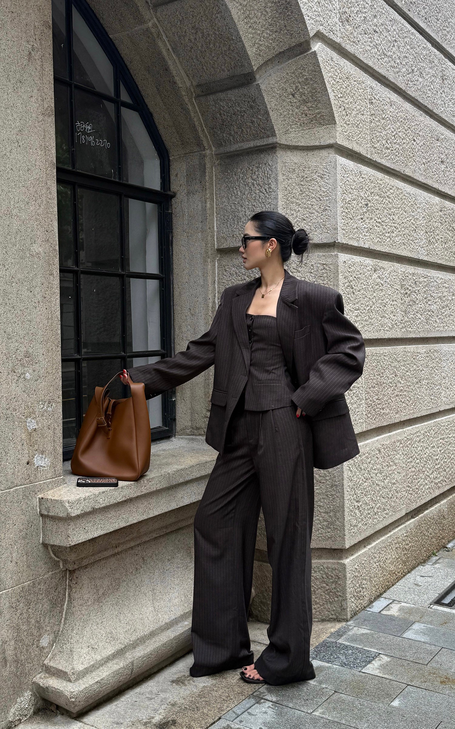 ROVENTE ピンストライプのワイドレッグパンツ、プリーツフロント＆テーラードウエスト