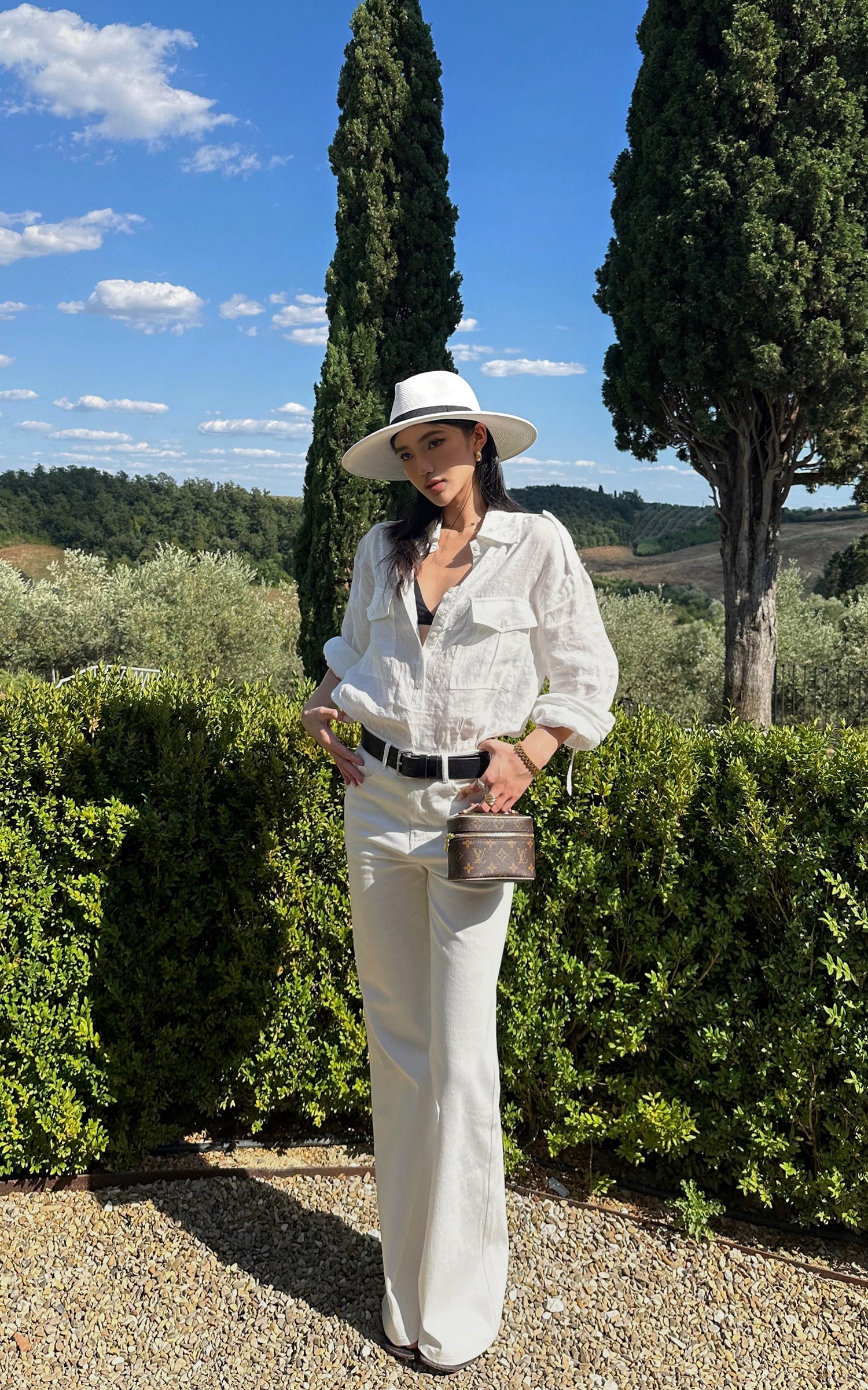 ROVENTE テーラードフィットのフレアハイライズジーンズ