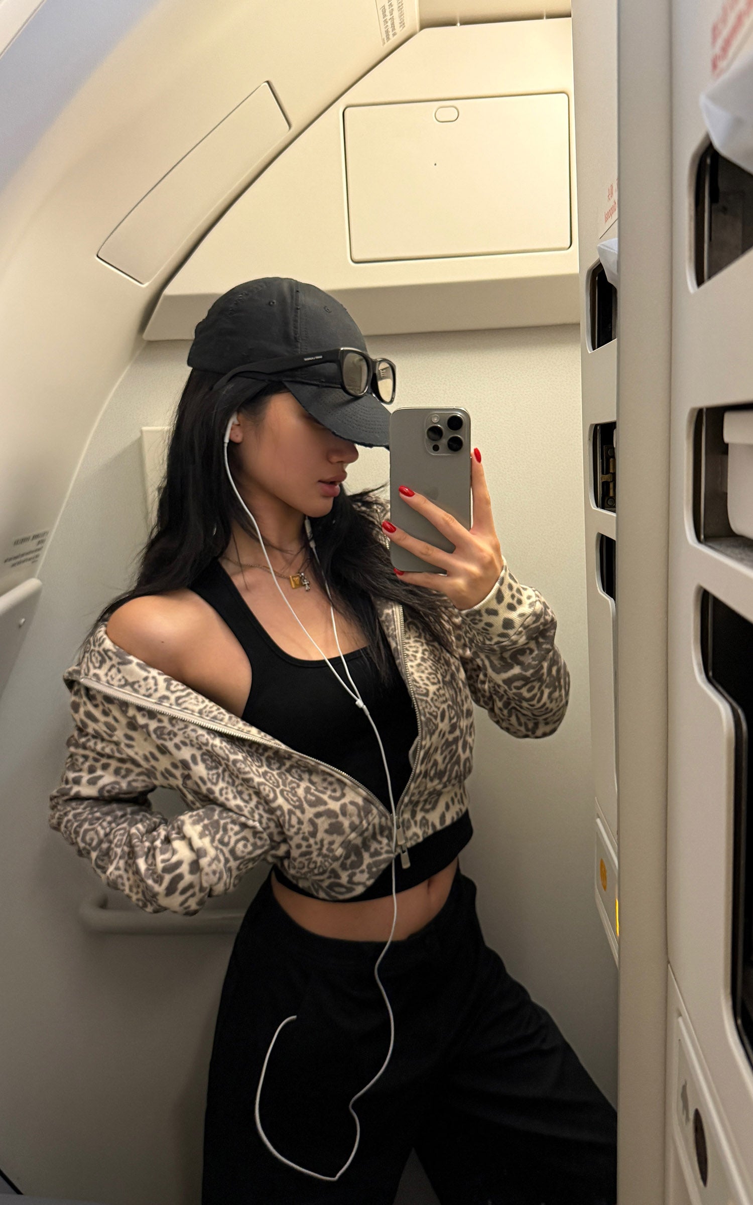 ROVENTE レオパード柄クロップドジップパーカー