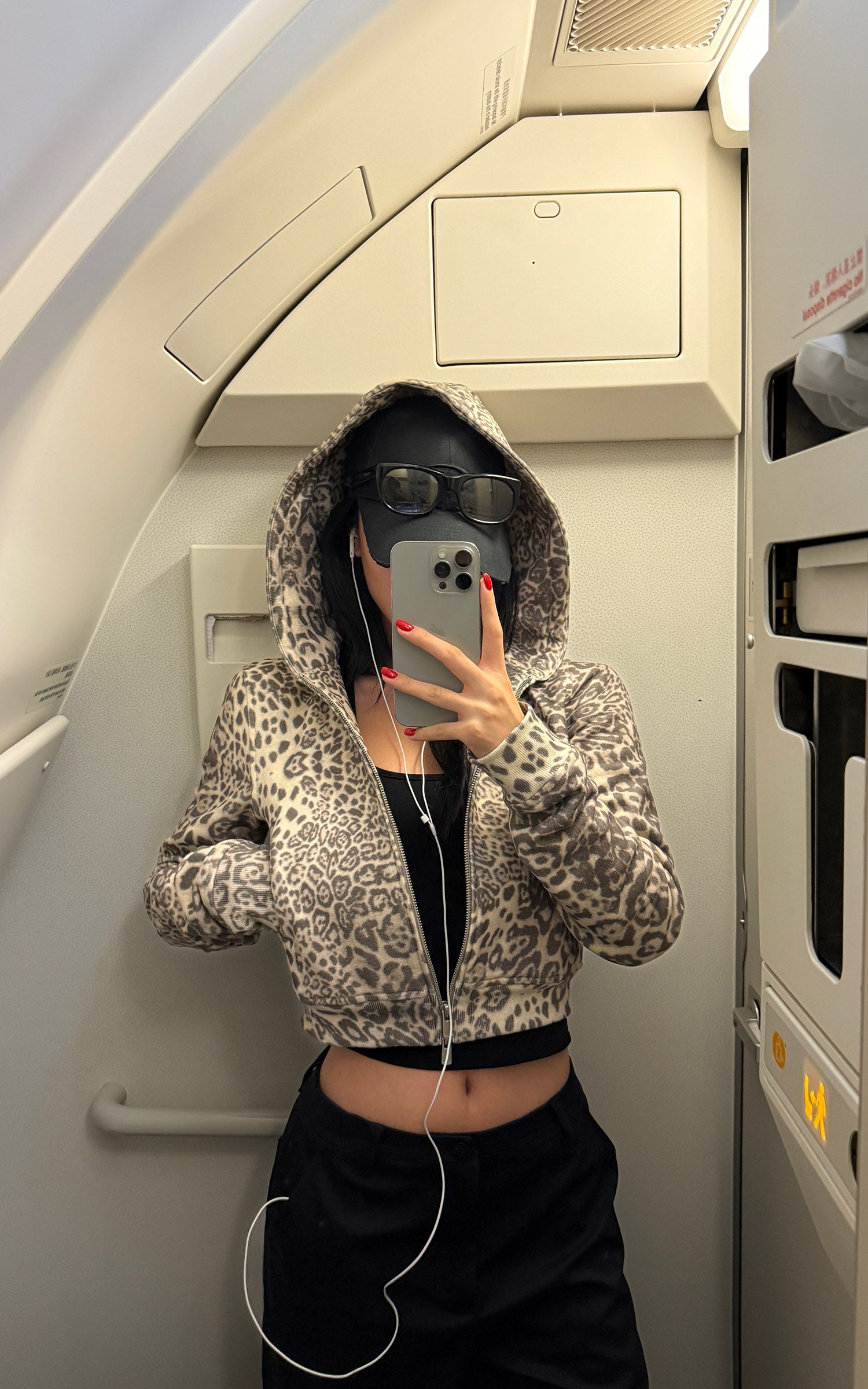 ROVENTE レオパード柄クロップドジップパーカー