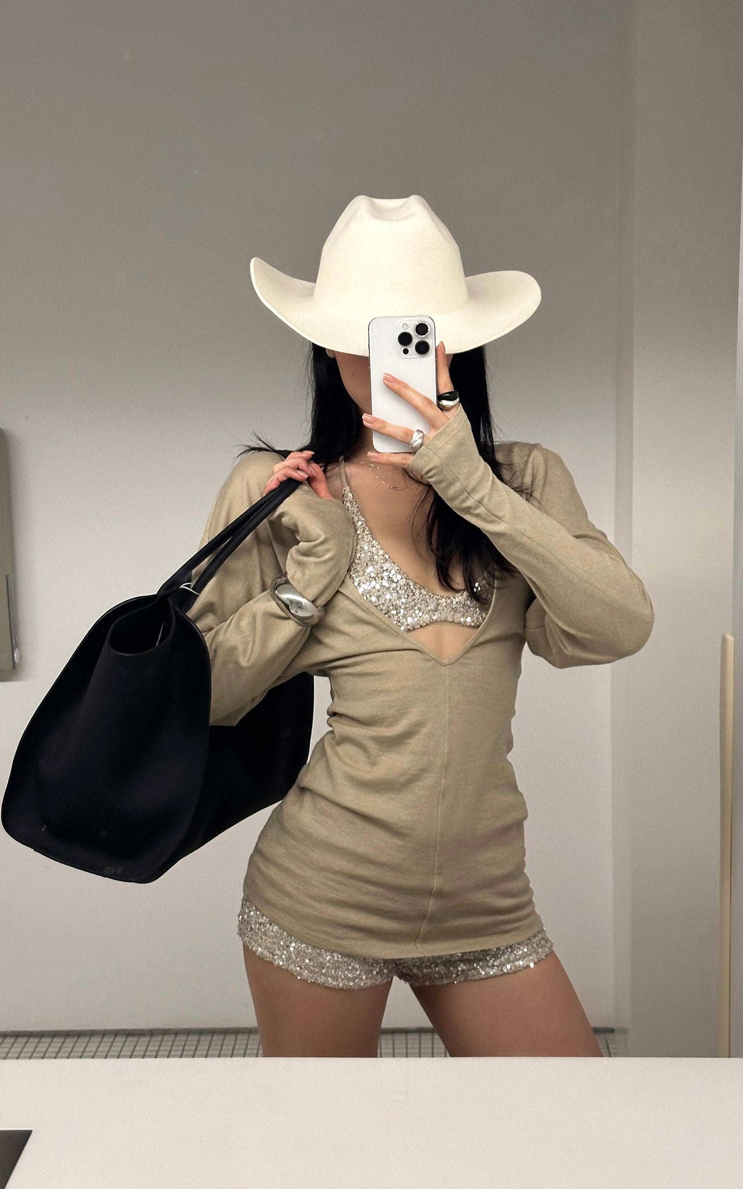 ROVENTE スパンコールブラ付きディープVニットトップ＆ショーツセット