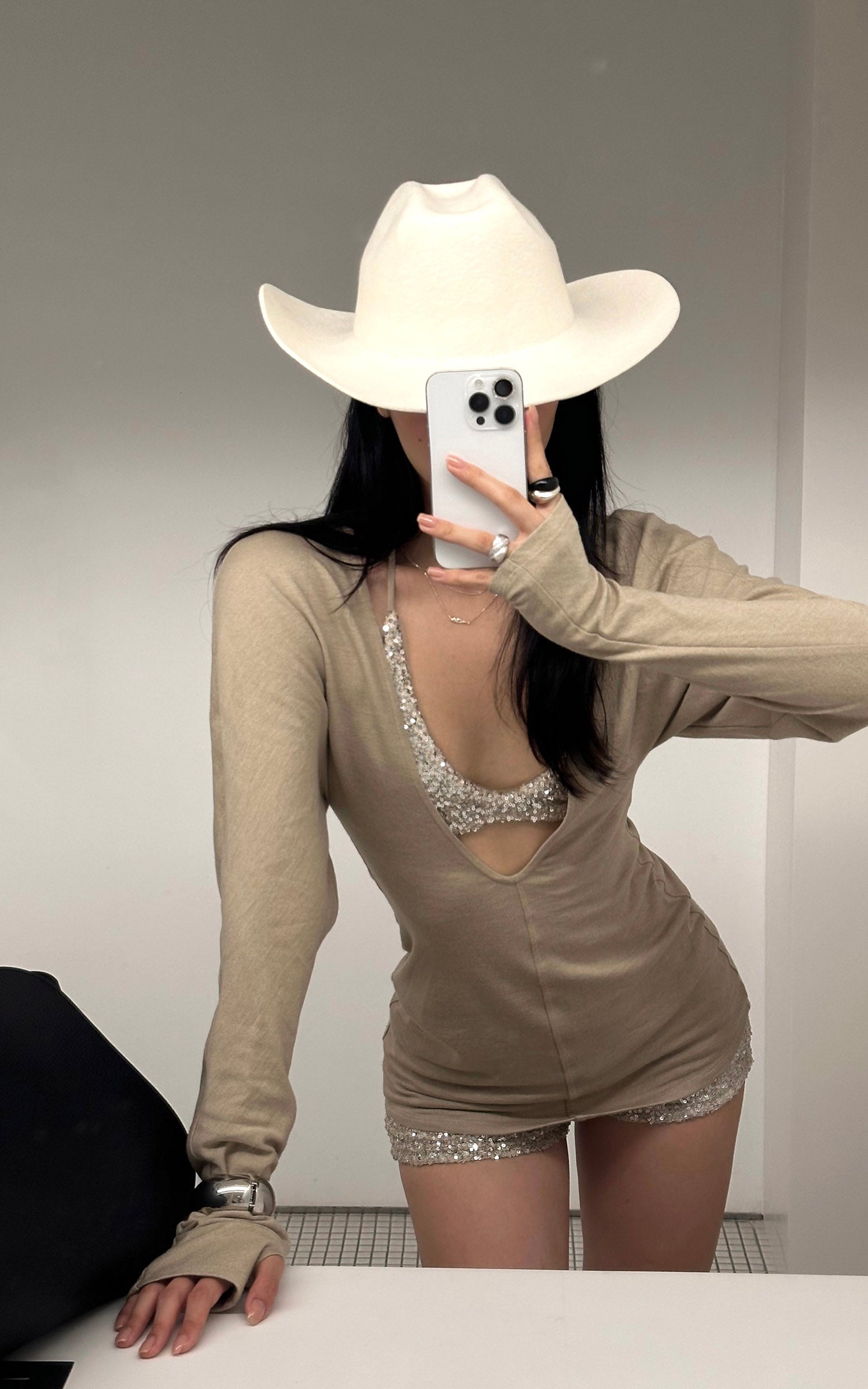 ROVENTE スパンコールブラ付きディープVニットトップ＆ショーツセット