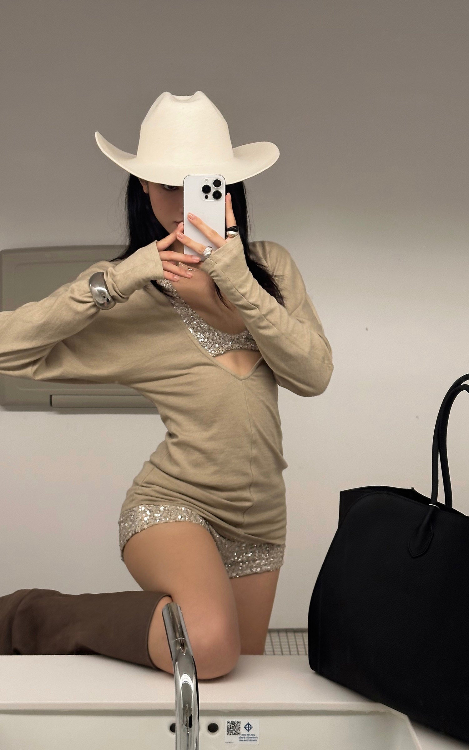 ROVENTE スパンコールブラ付きディープVニットトップ＆ショーツセット