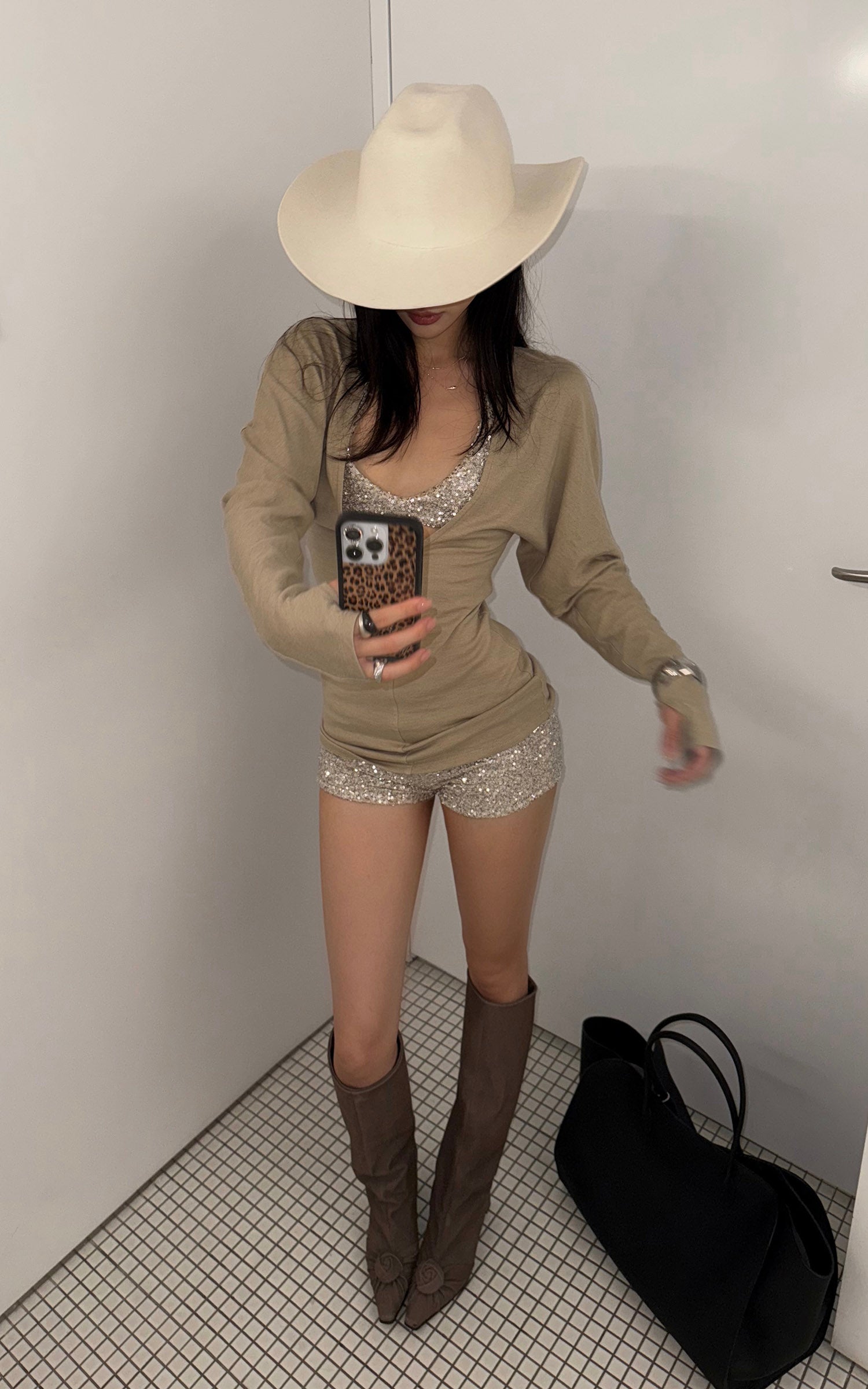 ROVENTE スパンコールブラ付きディープVニットトップ＆ショーツセット