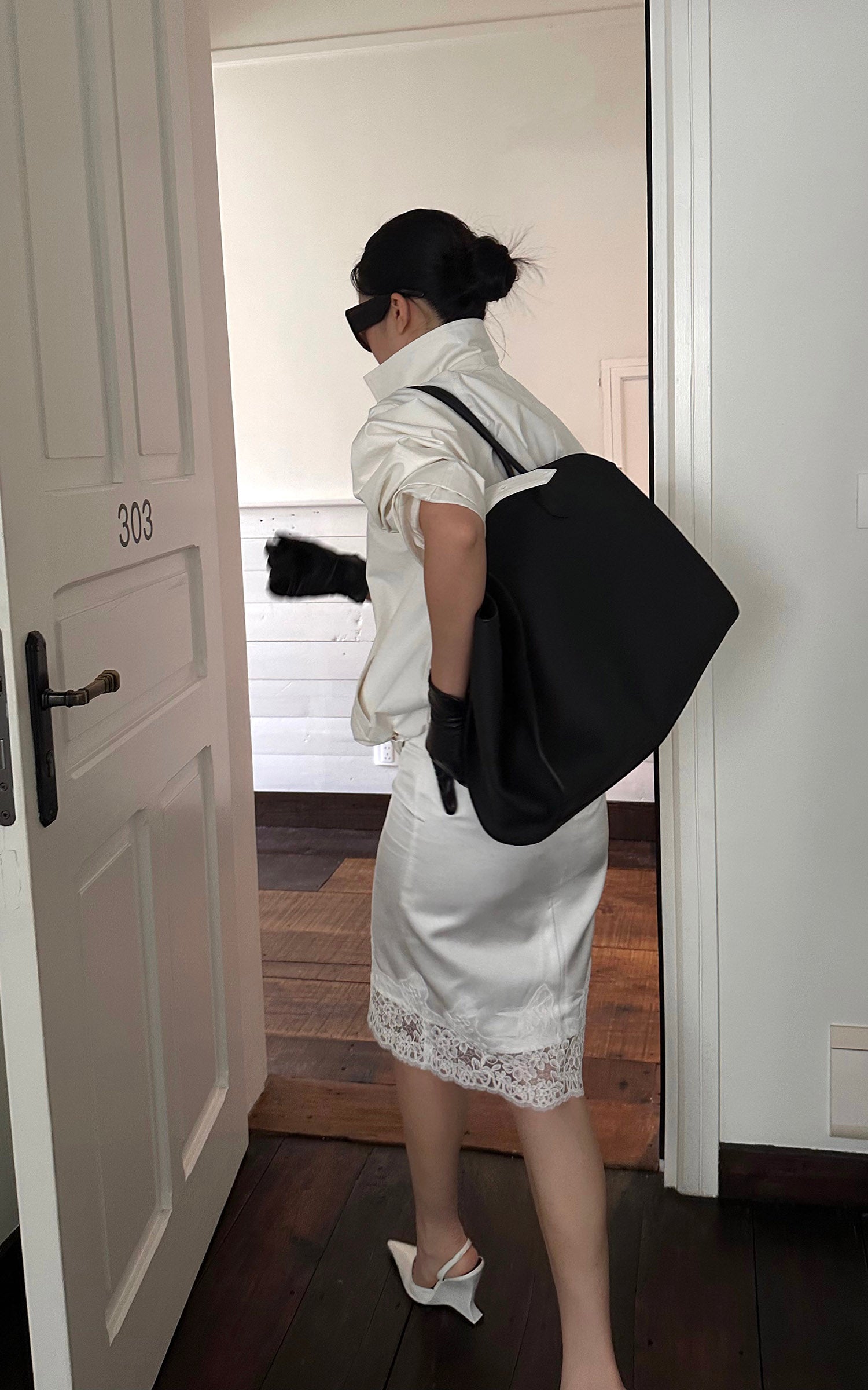 ROVENTE レーストリムサテンミディスカート（スリム）