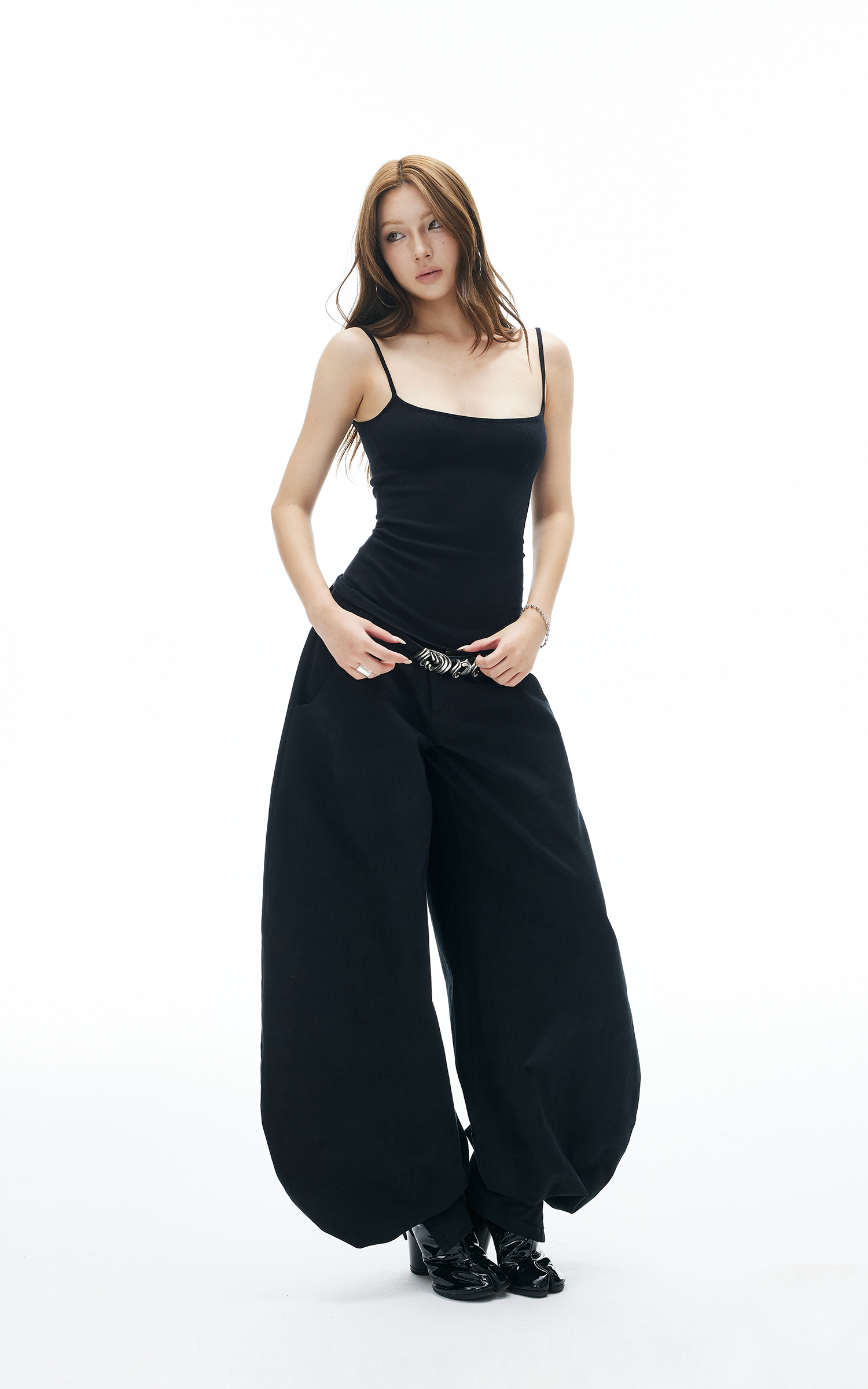 IAMXIAA リブ編みニット スパゲッティストラップ タンクトップ