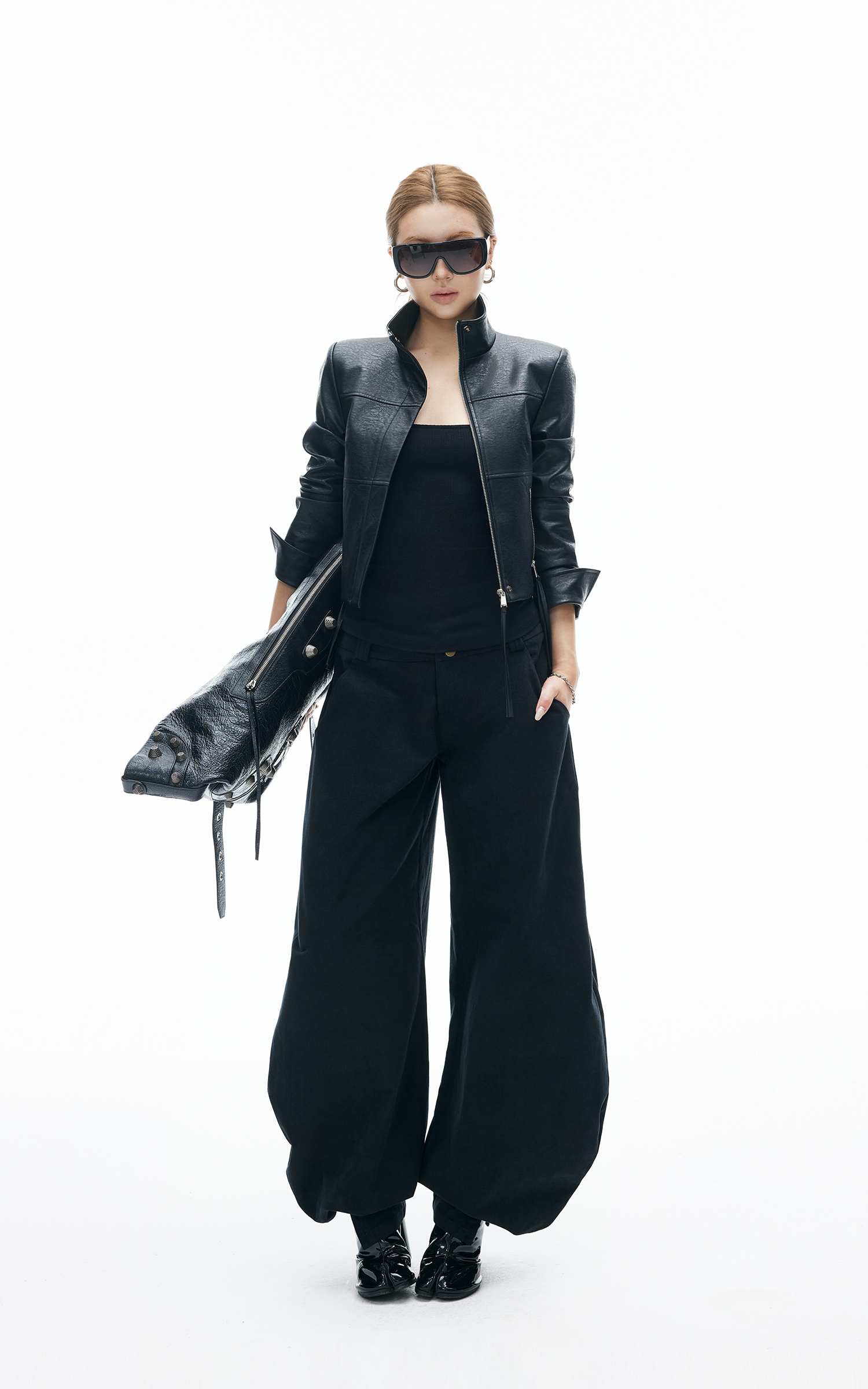 IAMXIAA ジップディテール付きクロップドフェイクレザージャケット