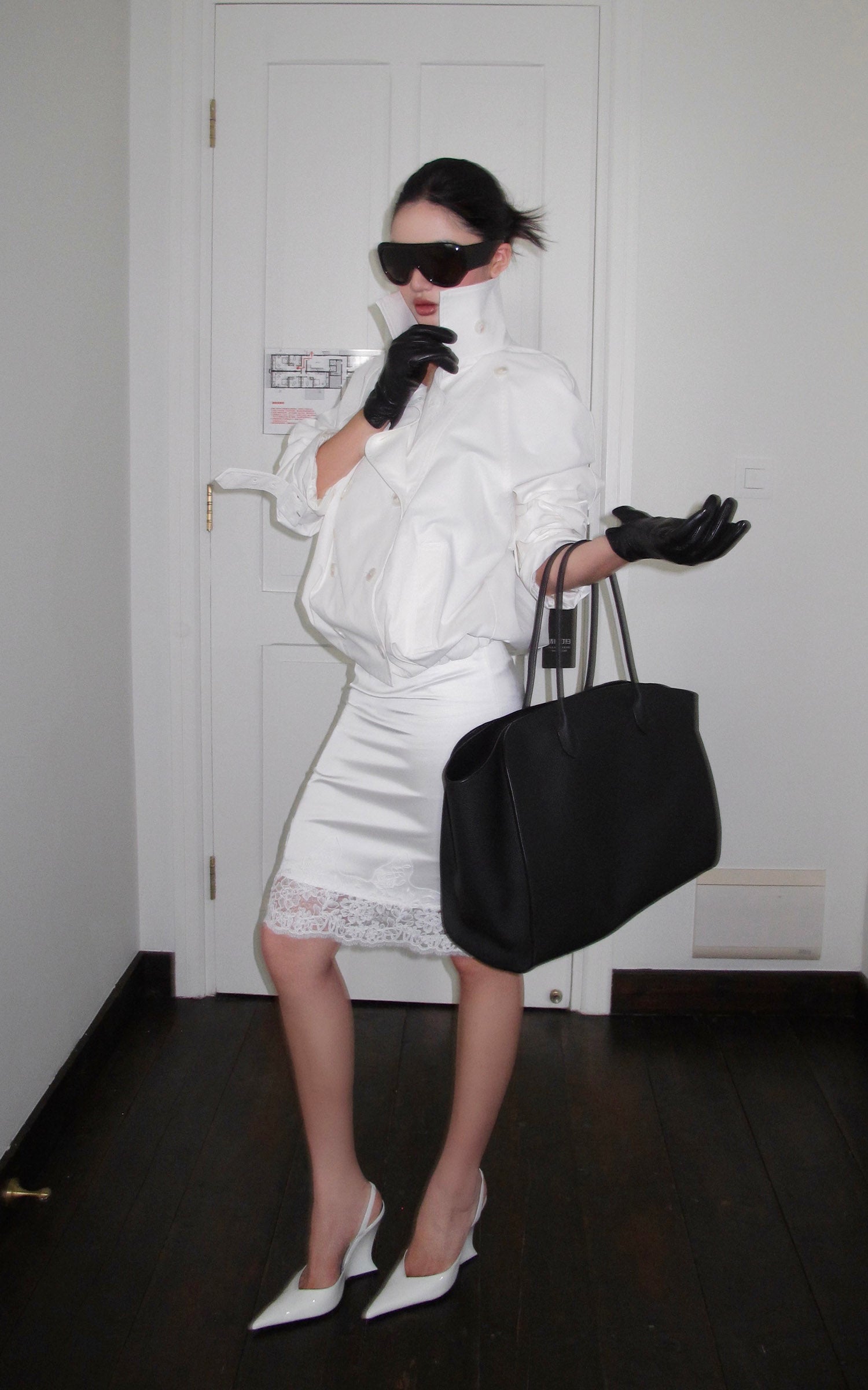 ROVENTE レーストリムサテンミディスカート（スリム）