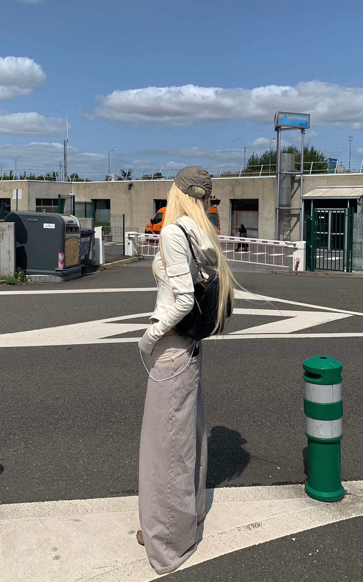 Rase le sol フィット感のあるフード付きジップジャケット