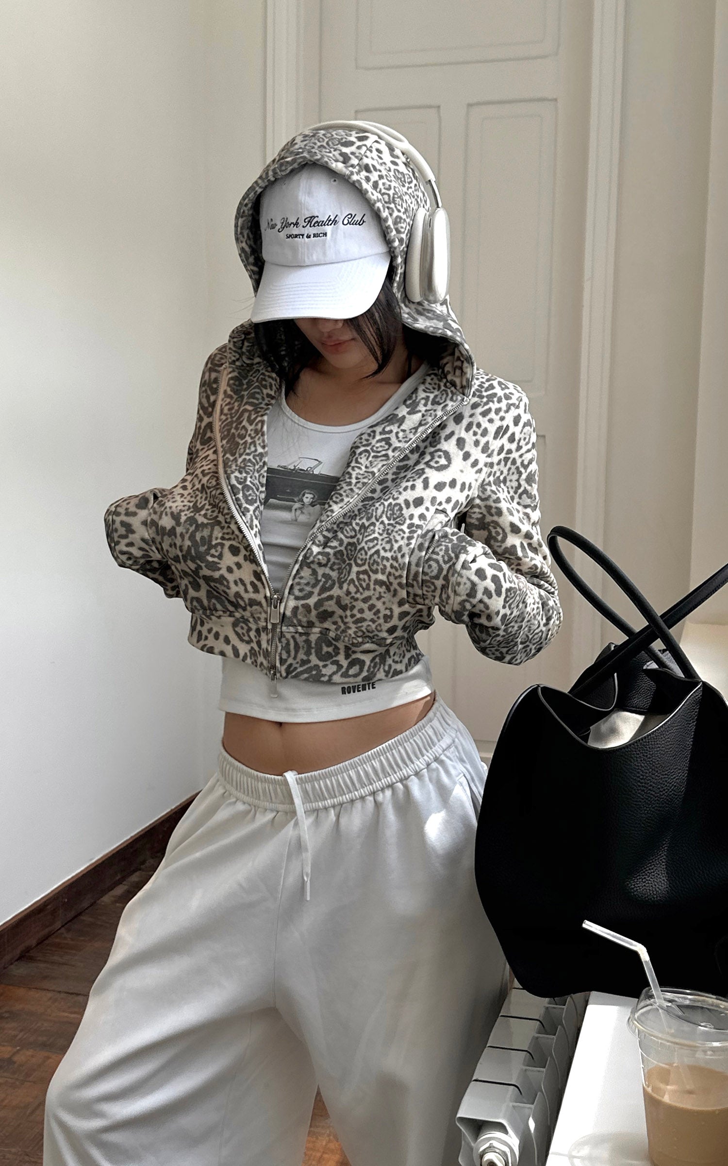 ROVENTE レオパード柄クロップドジップパーカー