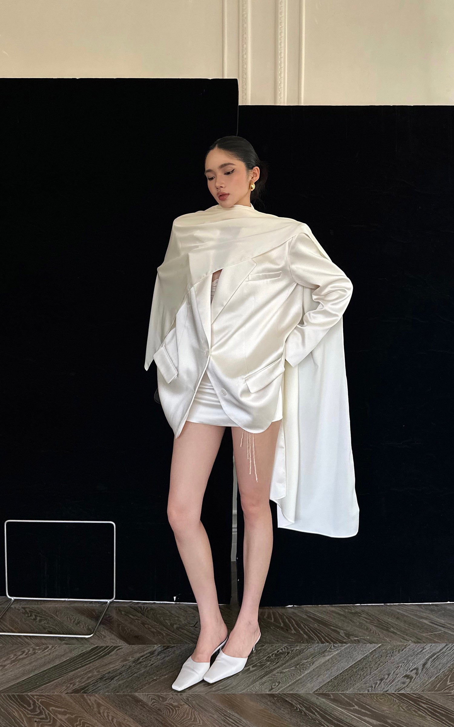 ROVENTE スカーフ付きサテンブレザースーツ 2ボタンモダンジャケットセット