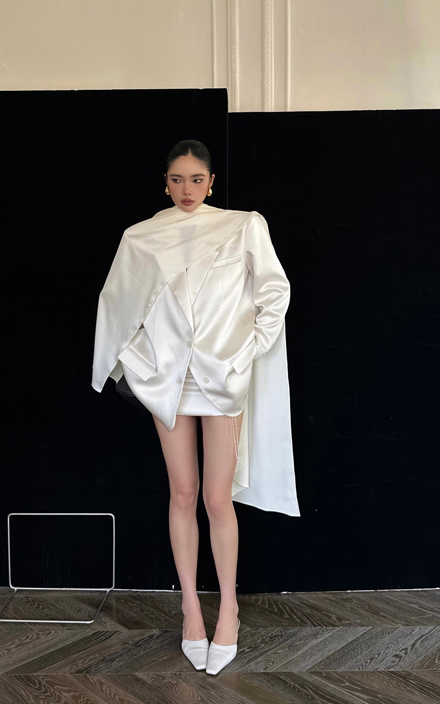 ROVENTE スカーフ付きサテンブレザースーツ 2ボタンモダンジャケットセット