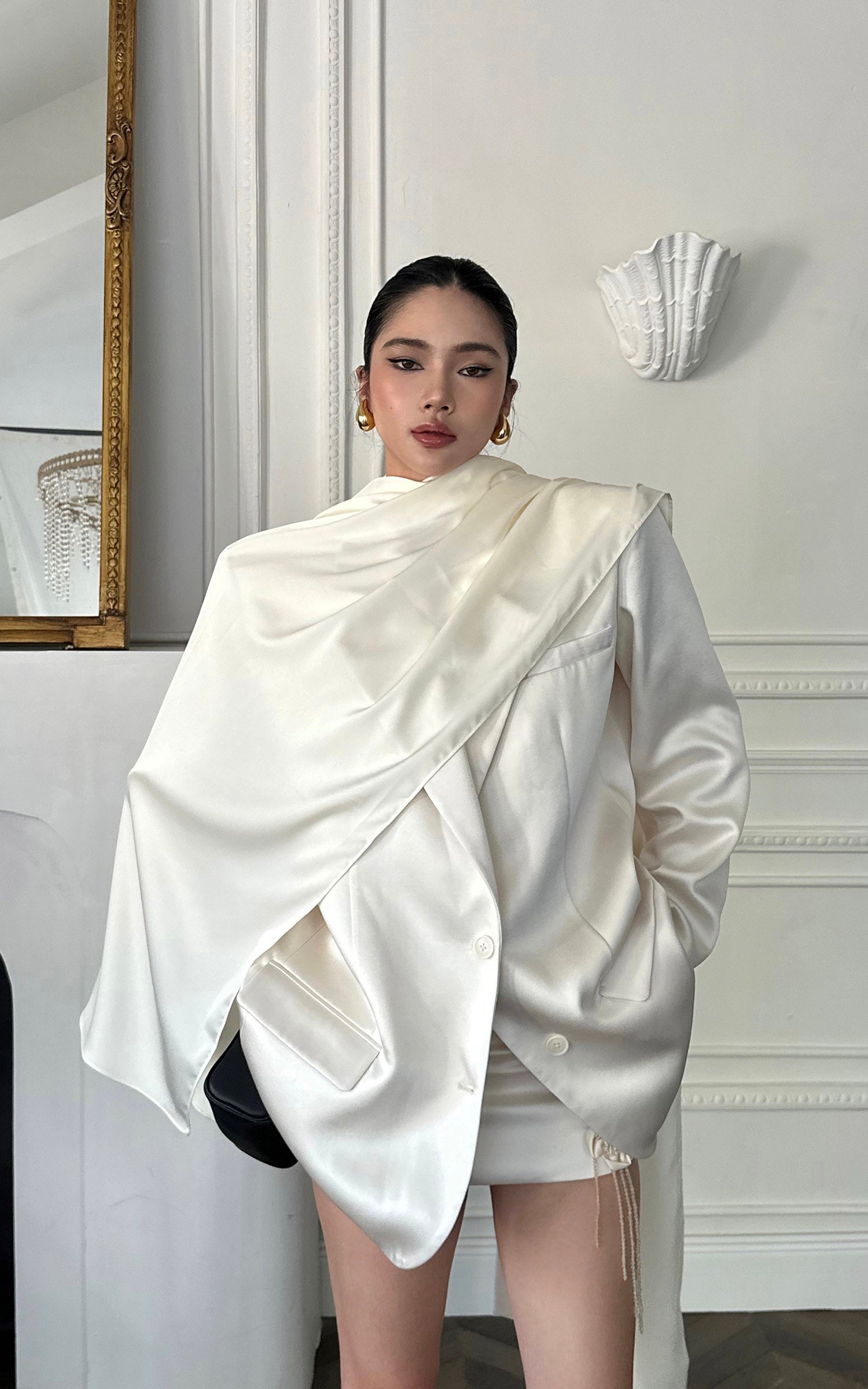 ROVENTE スカーフ付きサテンブレザースーツ 2ボタンモダンジャケットセット