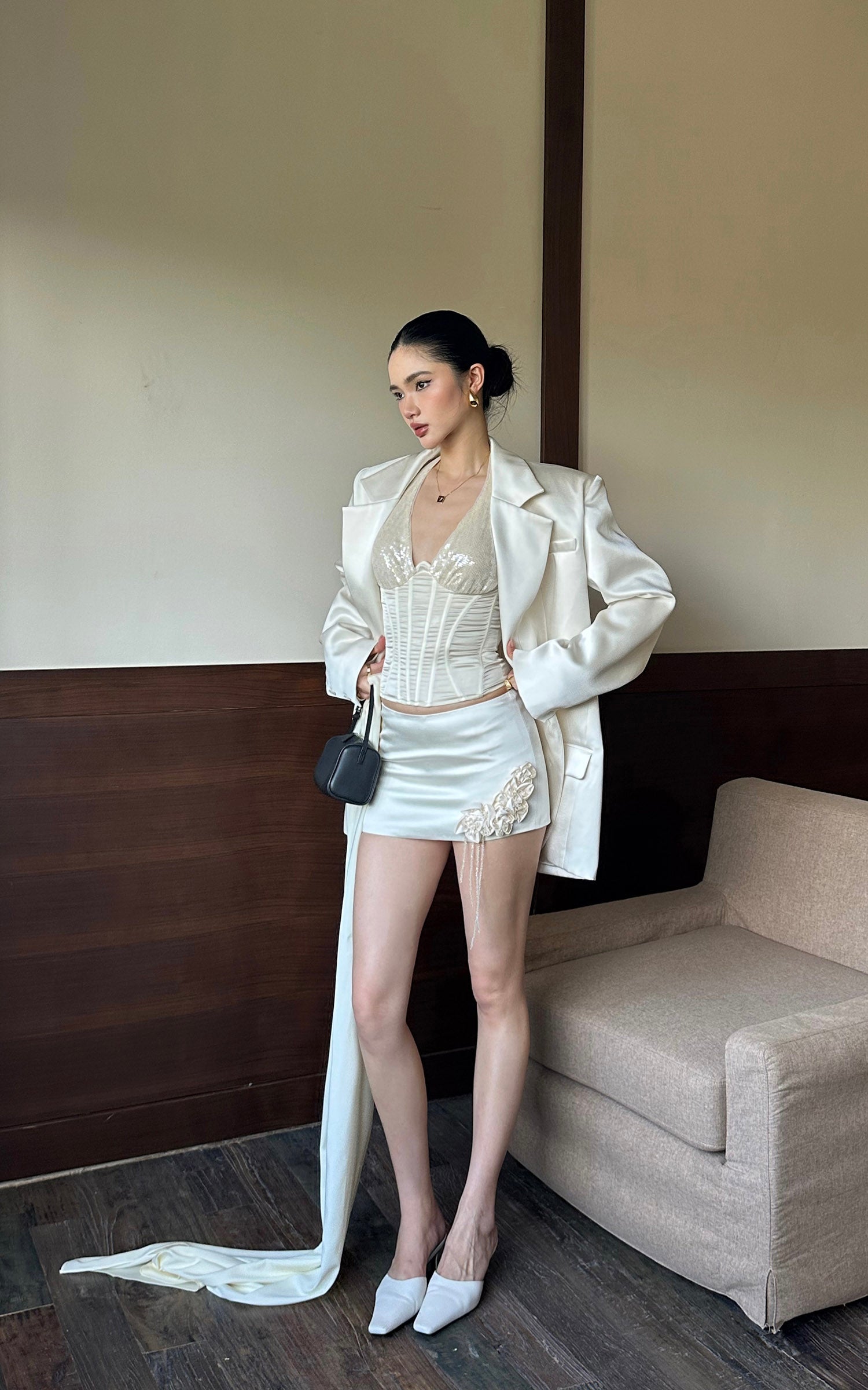 ROVENTE スカーフ付きサテンブレザースーツ 2ボタンモダンジャケットセット