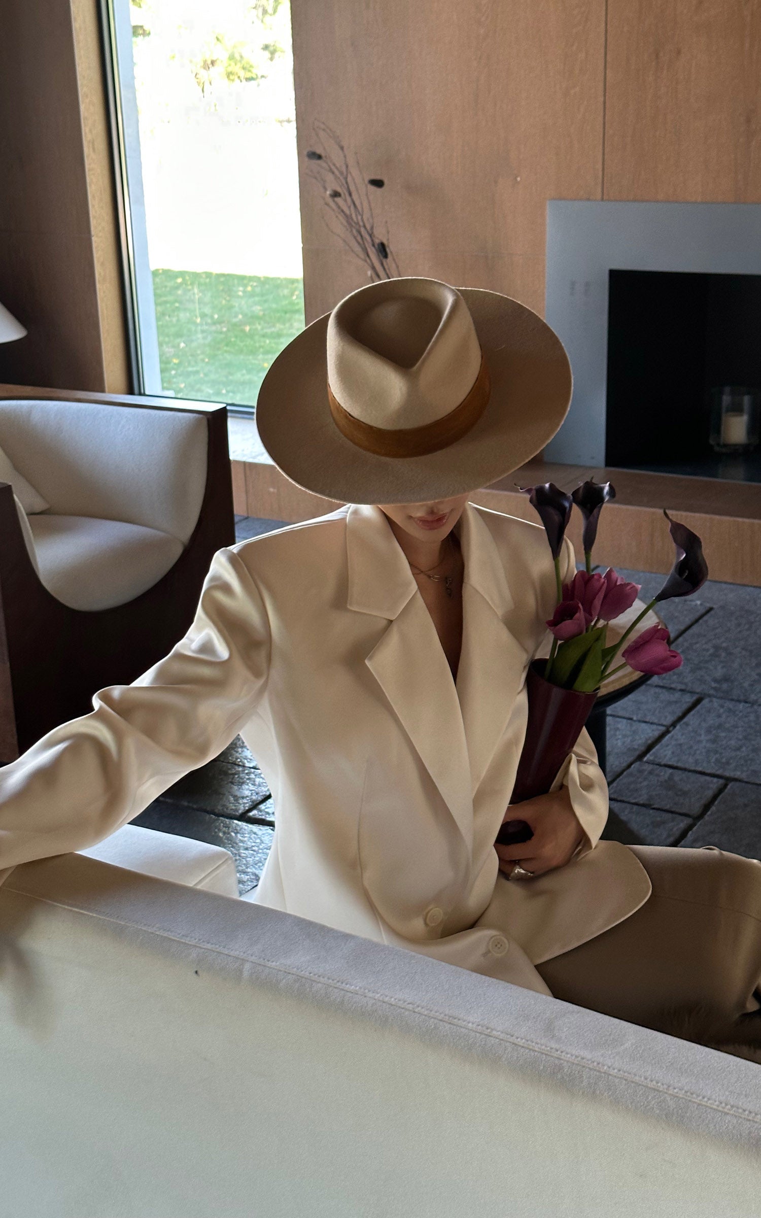 ROVENTE スカーフ付きサテンブレザースーツ 2ボタンモダンジャケットセット