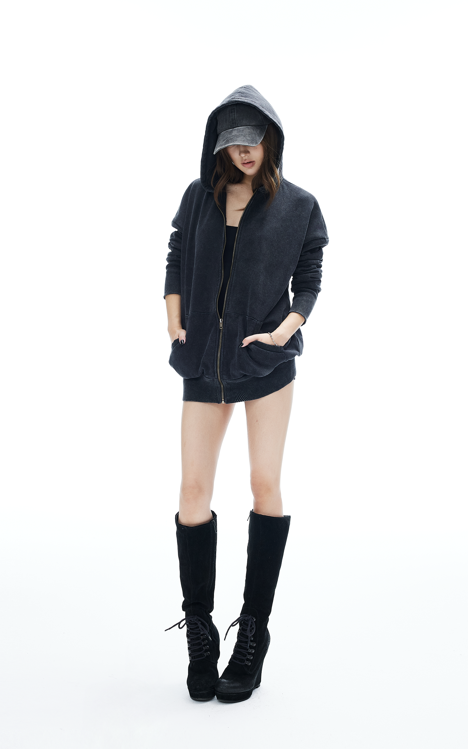 IAMXIAA オーバーサイズフィットのウォッシュドジップアップフーディジャケット