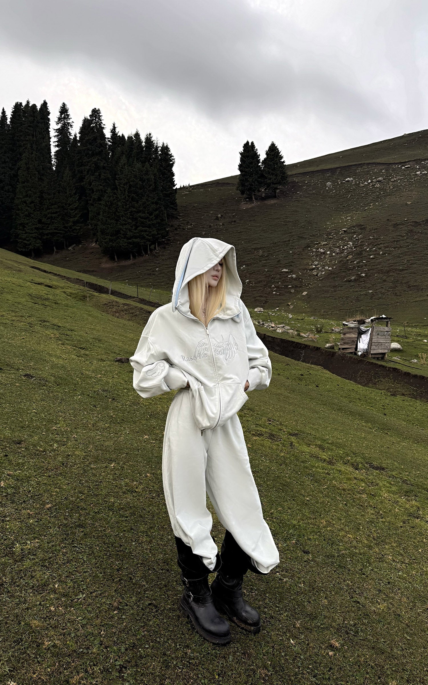 Rase le sol バニーイヤーフーディーとワイドレッグスウェットパンツセット