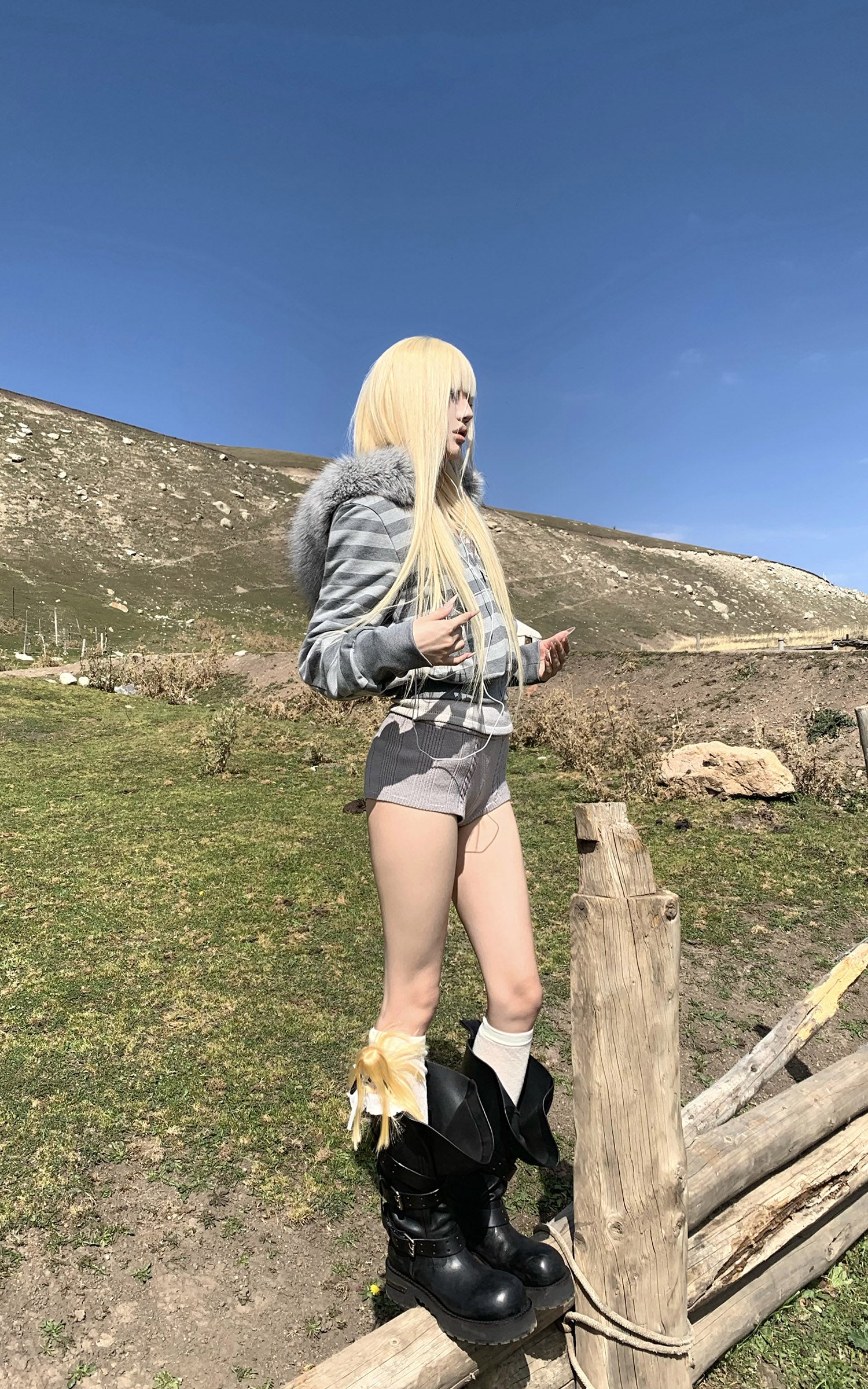 Rase le sol ストライプ柄フェイクラクーンファーフード付きクロップドスウェット