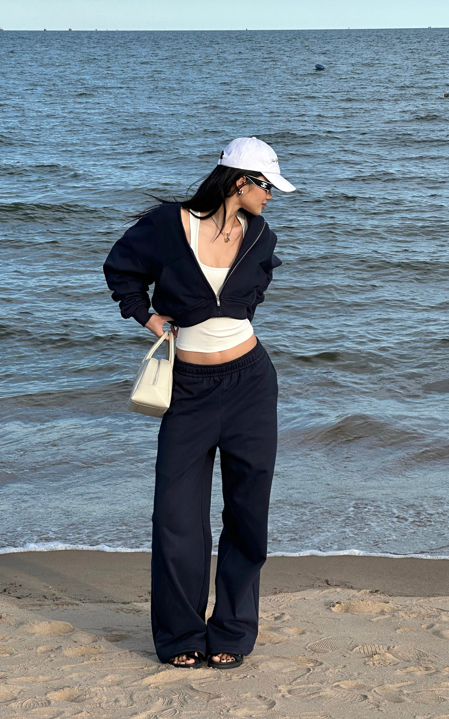 ROVENTE フリースジップフーディ &amp; ワイドレッグパンツセット