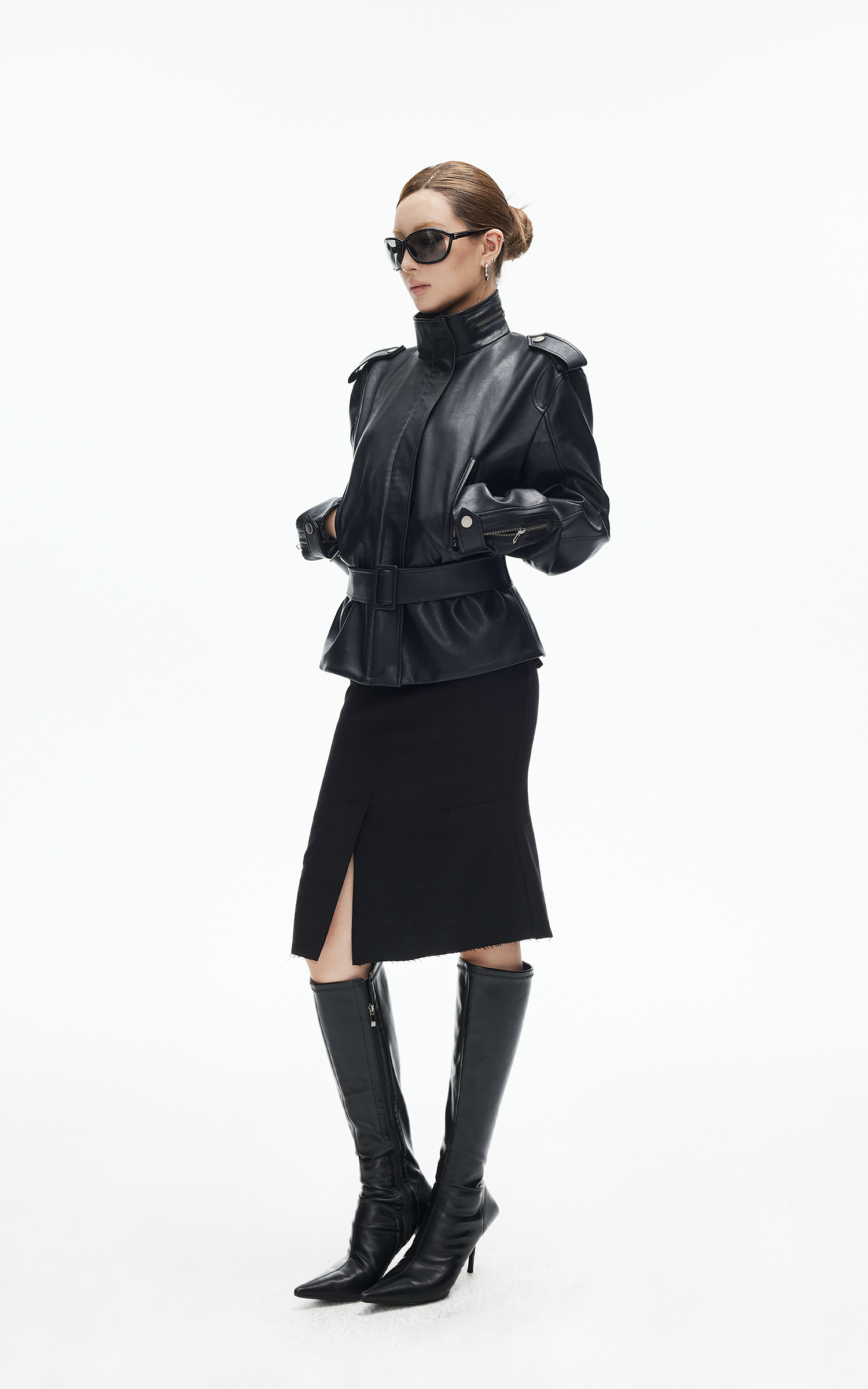 IAMXIAA ベルト付きハイネックフェイクレザージャケット