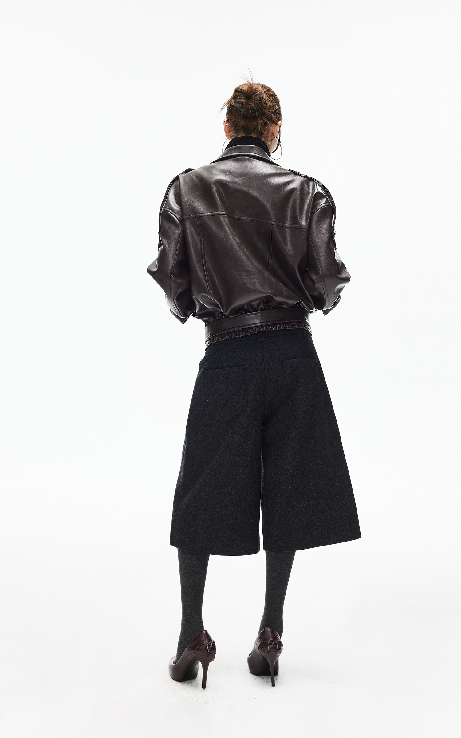 IAMXIAA ウール混ワイドキュロットパンツ