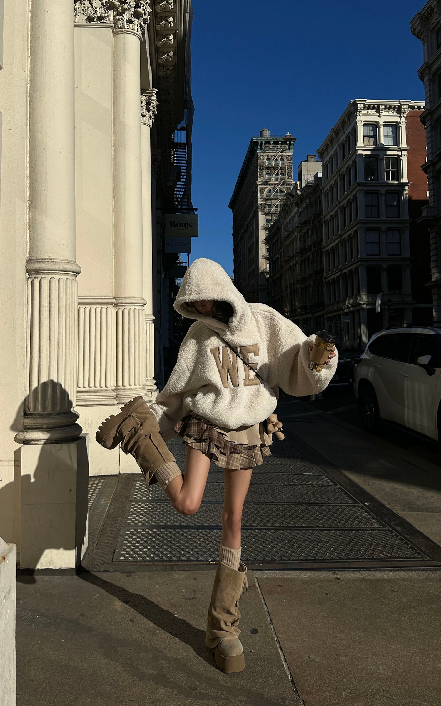 WARDEN EDGE WEのレターパッチ付きオーバーサイズウール風フリースフーディ