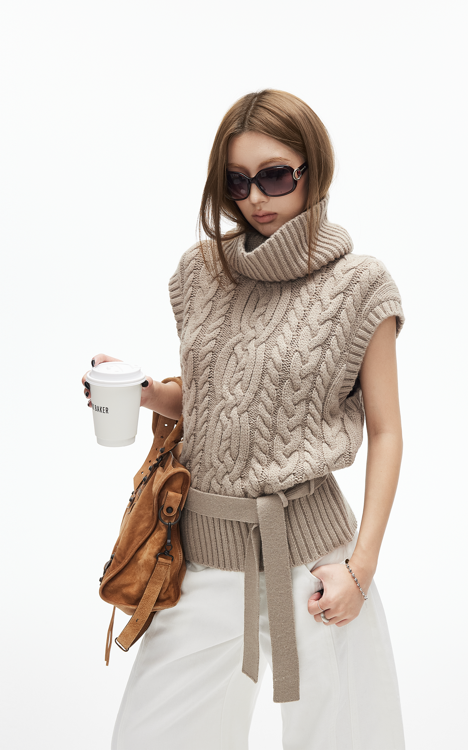 IAMXIAA ウエストタイ付きケーブルニットタートルネックベスト