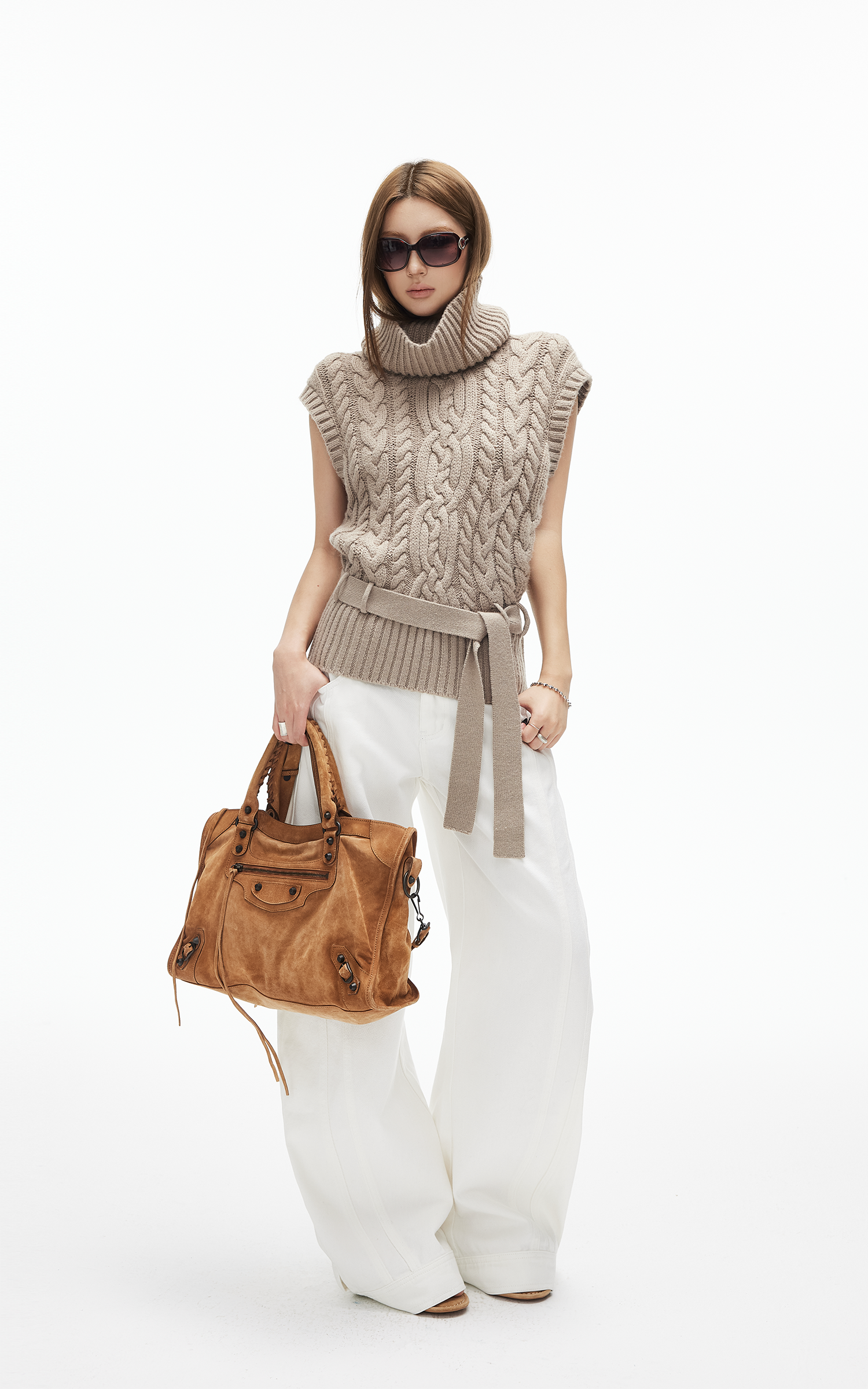 IAMXIAA ウエストタイ付きケーブルニットタートルネックベスト