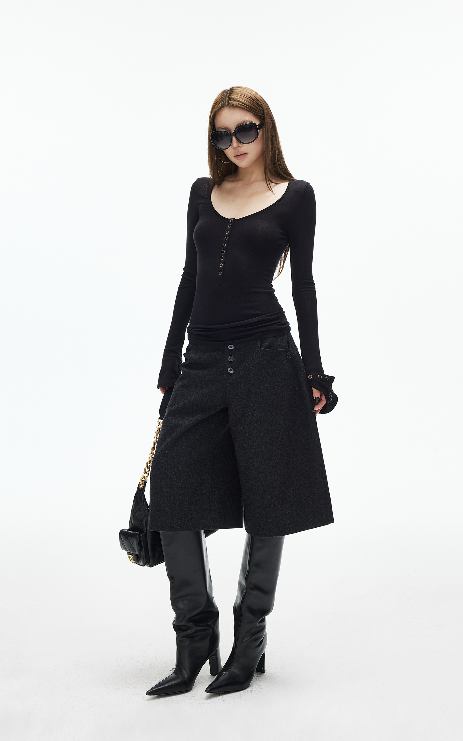 IAMXIAA ハトメディテール フィットニットトップ