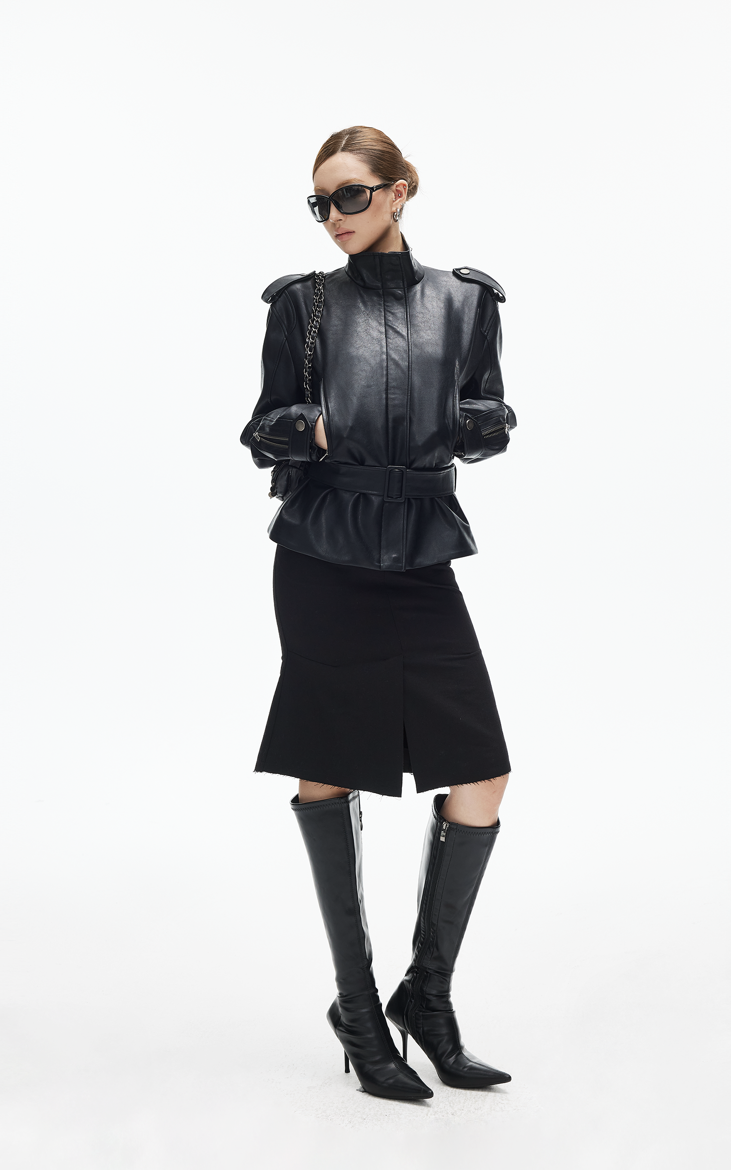 IAMXIAA ベルト付きハイネックフェイクレザージャケット