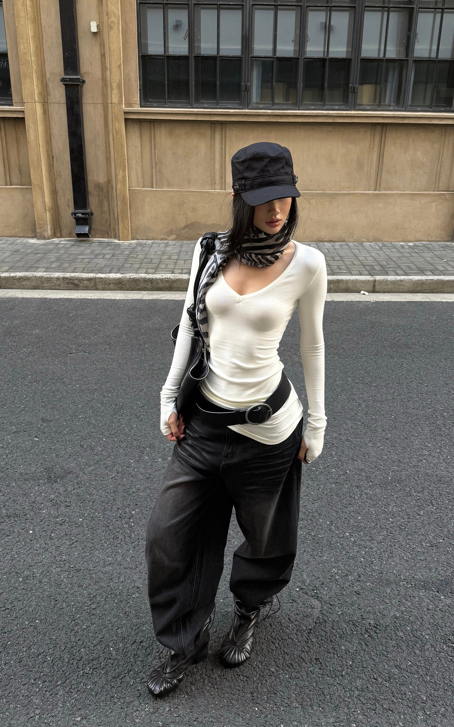 ROVENTE ウォッシュドブラックワイドレッグデニムパンツ