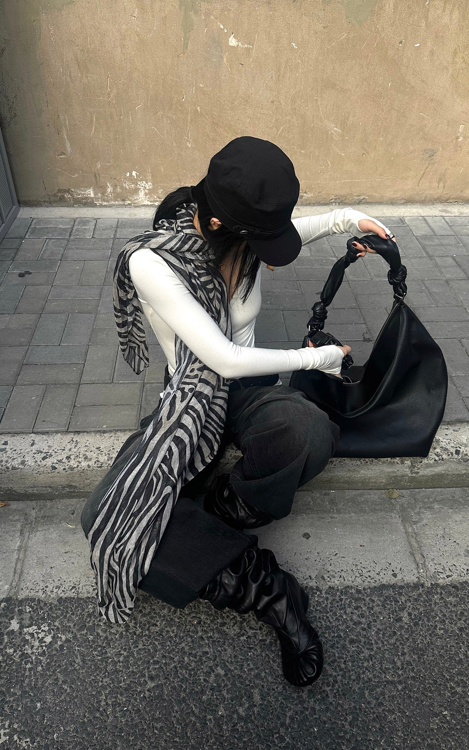 ROVENTE ウォッシュドブラックワイドレッグデニムパンツ