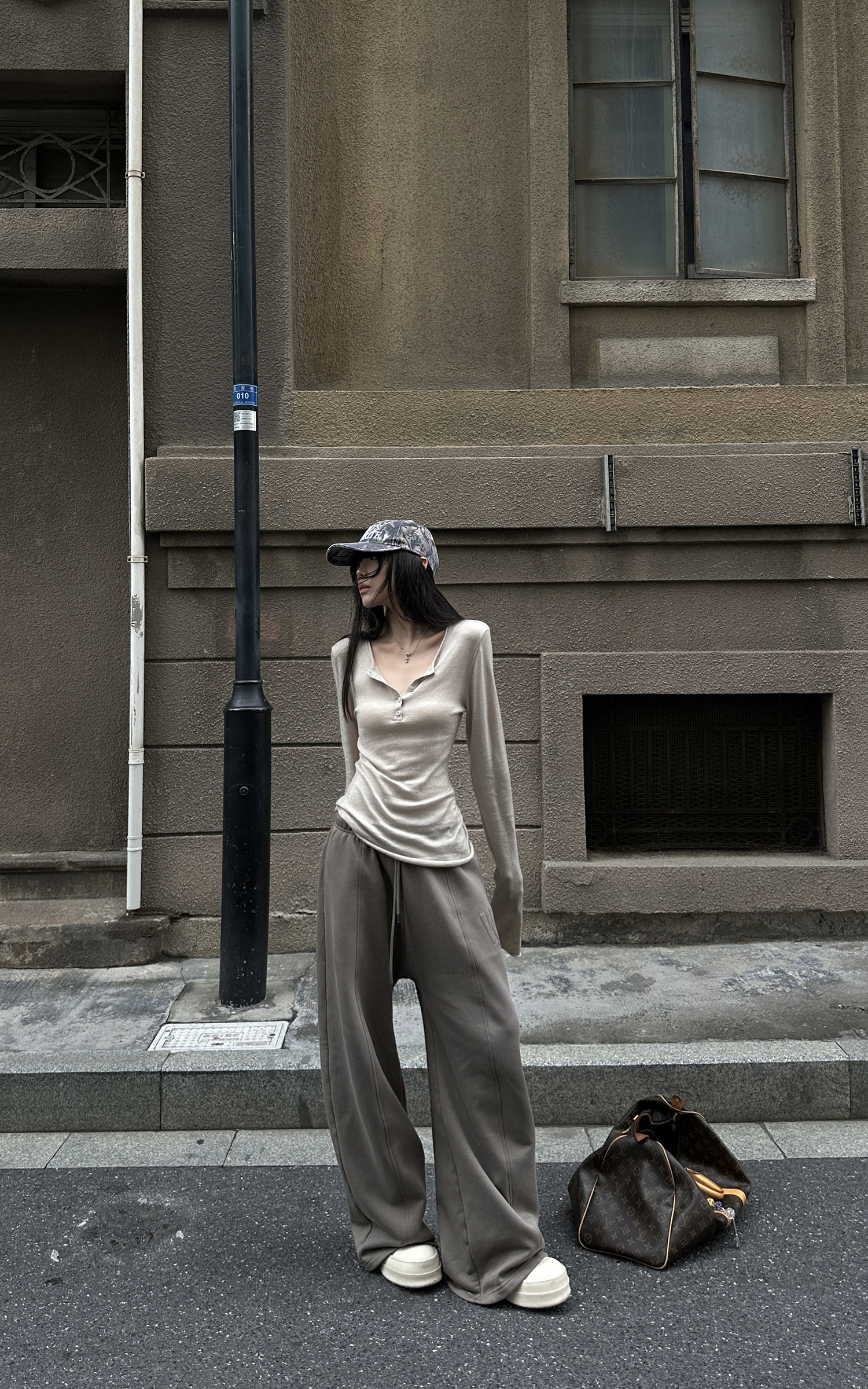 WARDEN EDGE アシンメトリックヘムリブニットTシャツ