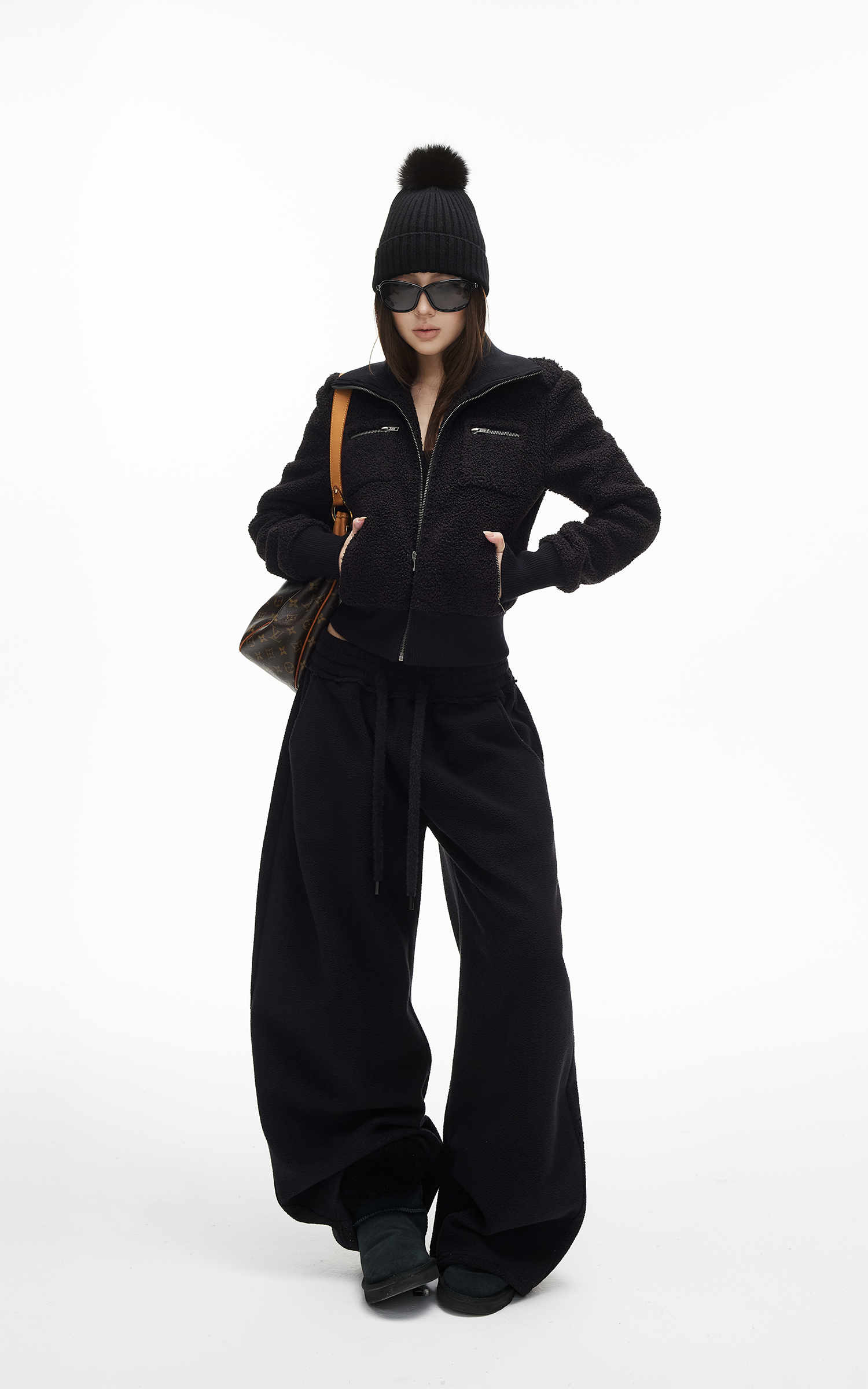 IAMXIAA ハイネックとポケットディテール付きテディフリースジップアップジャケット