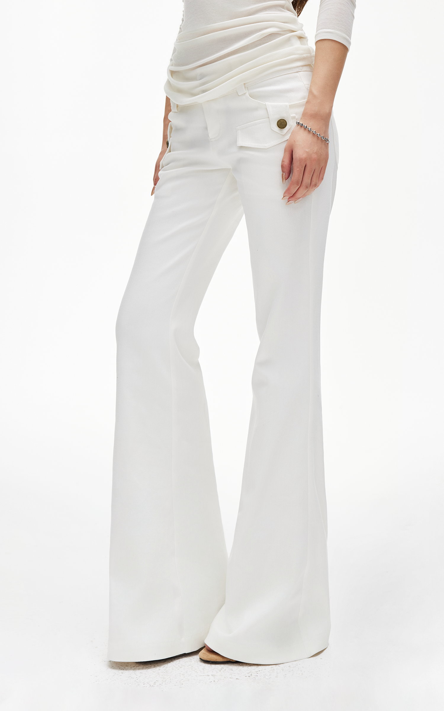 IAMXIAA ポケットディテール付きローライズフレアパンツ