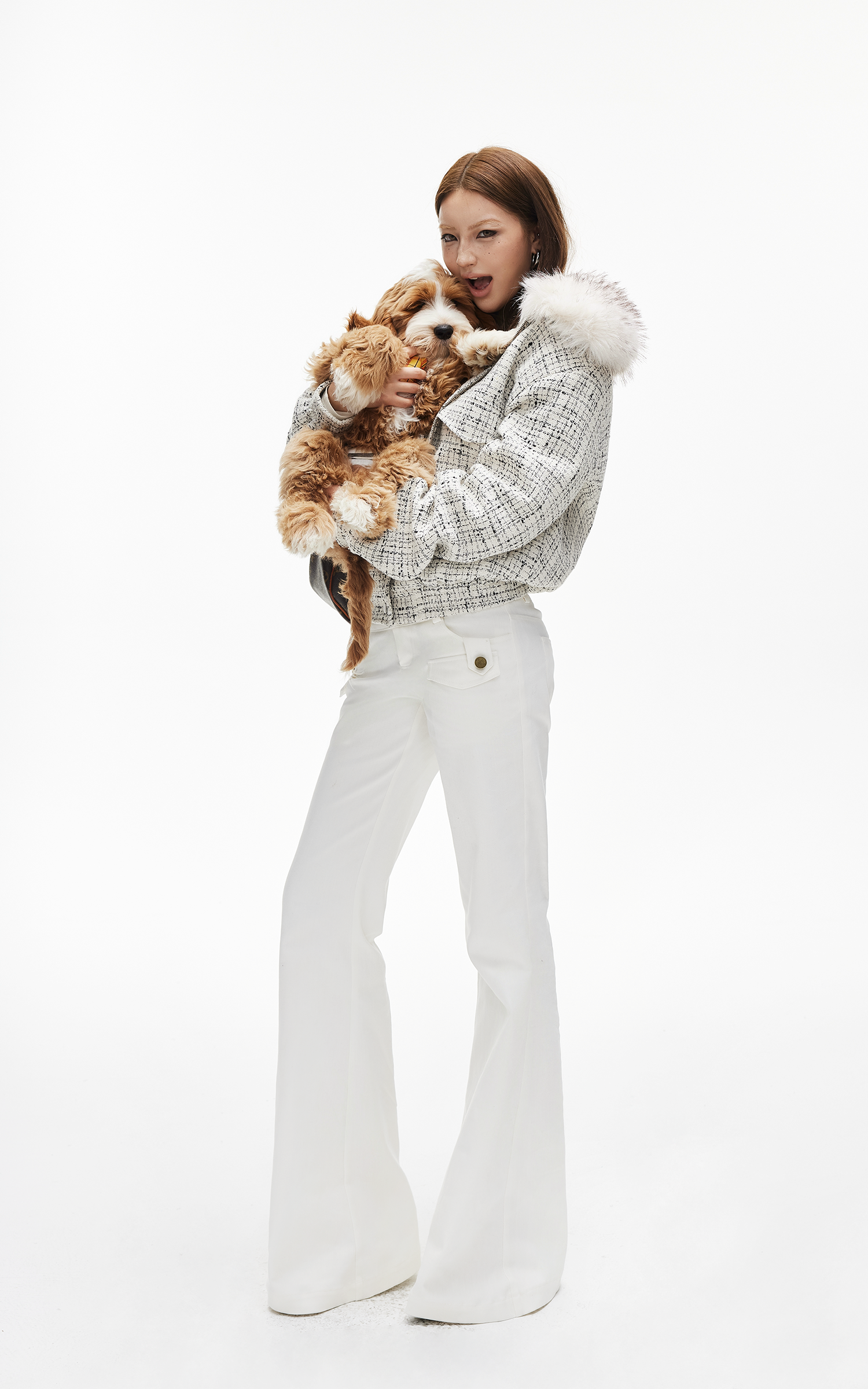 IAMXIAA ポケットディテール付きローライズフレアパンツ