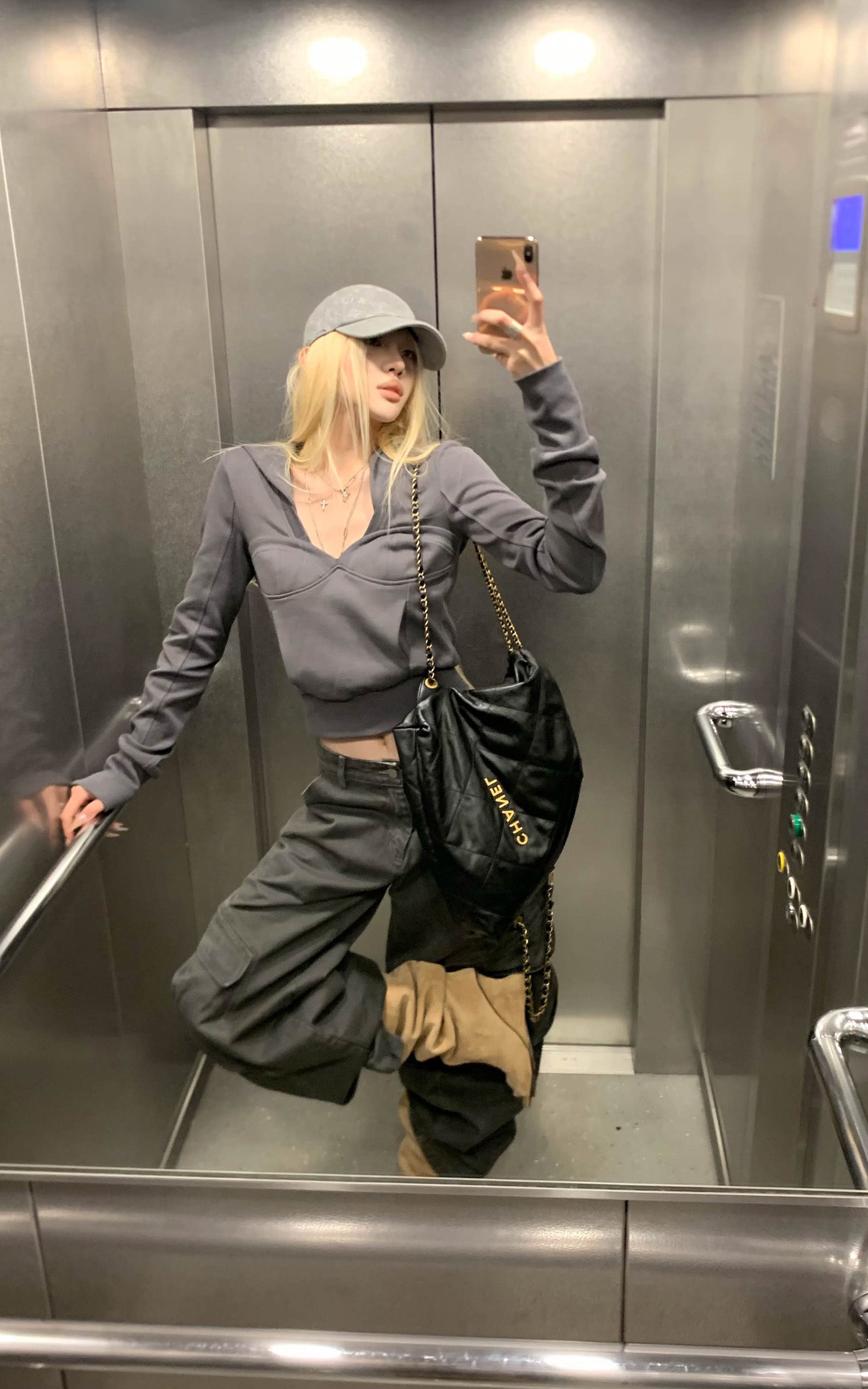 Rase le sol 彫刻されたワイドレッグユーティリティデニムパンツ