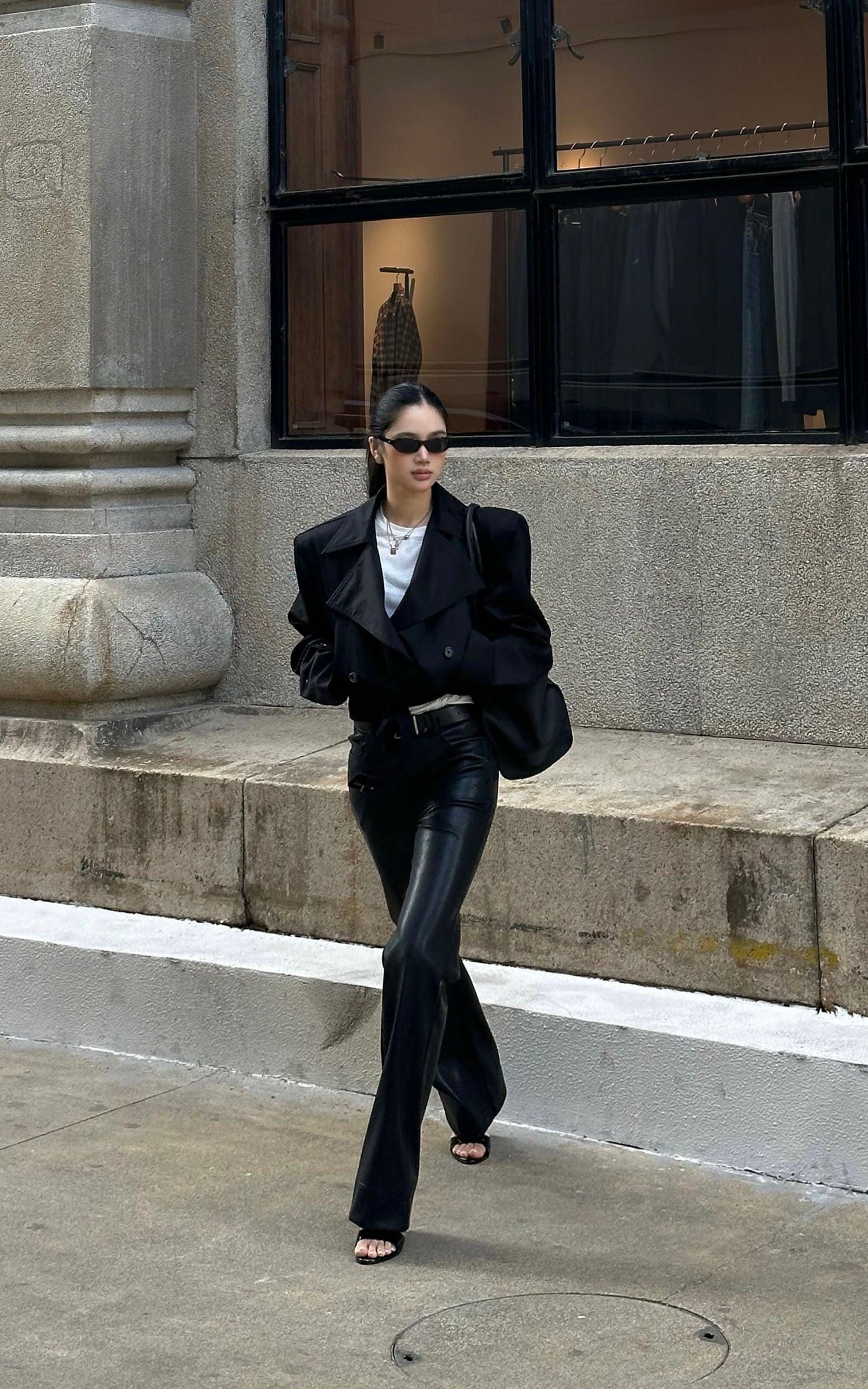 ROVENTE ストレートレッグフェイクレザーパンツ