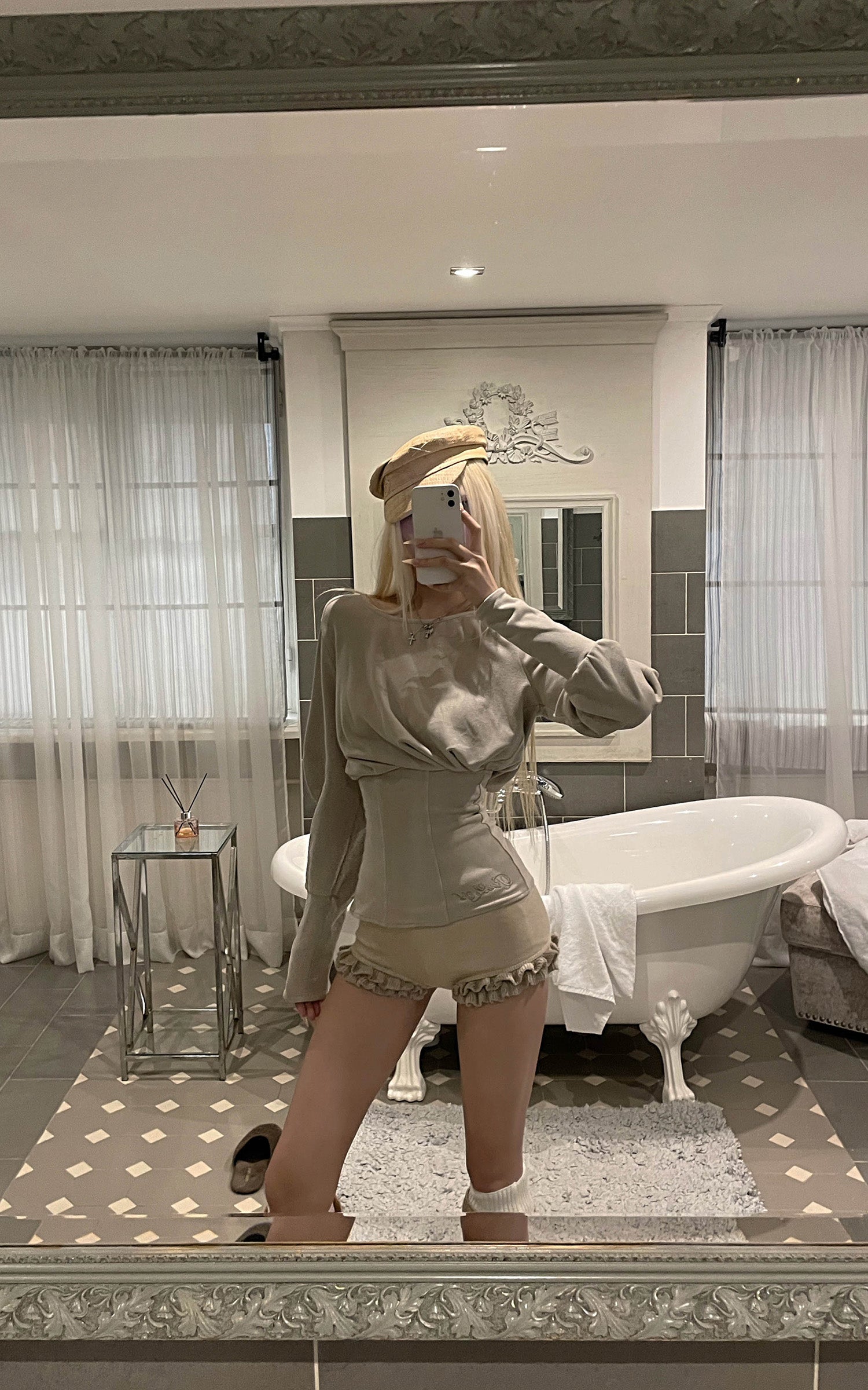 Rase le sol コルセットウエストとカットアウトバック付きのドレープスカルプチュラルニットトップ