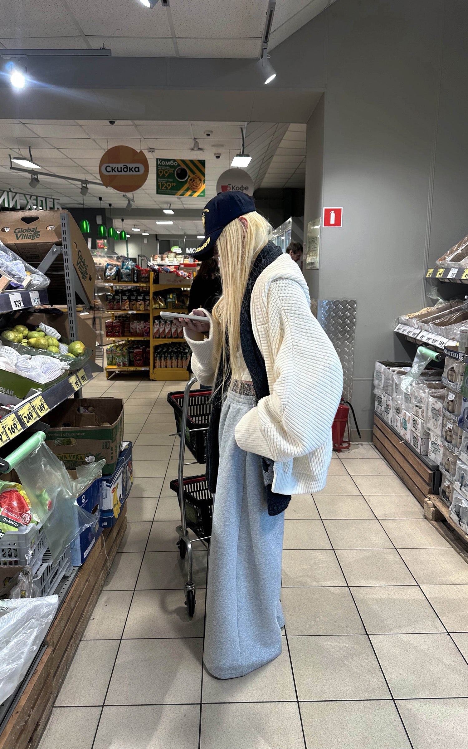 Rase le sol レタードバックディテール付きルーズシルエットニットフーディーカーディガン