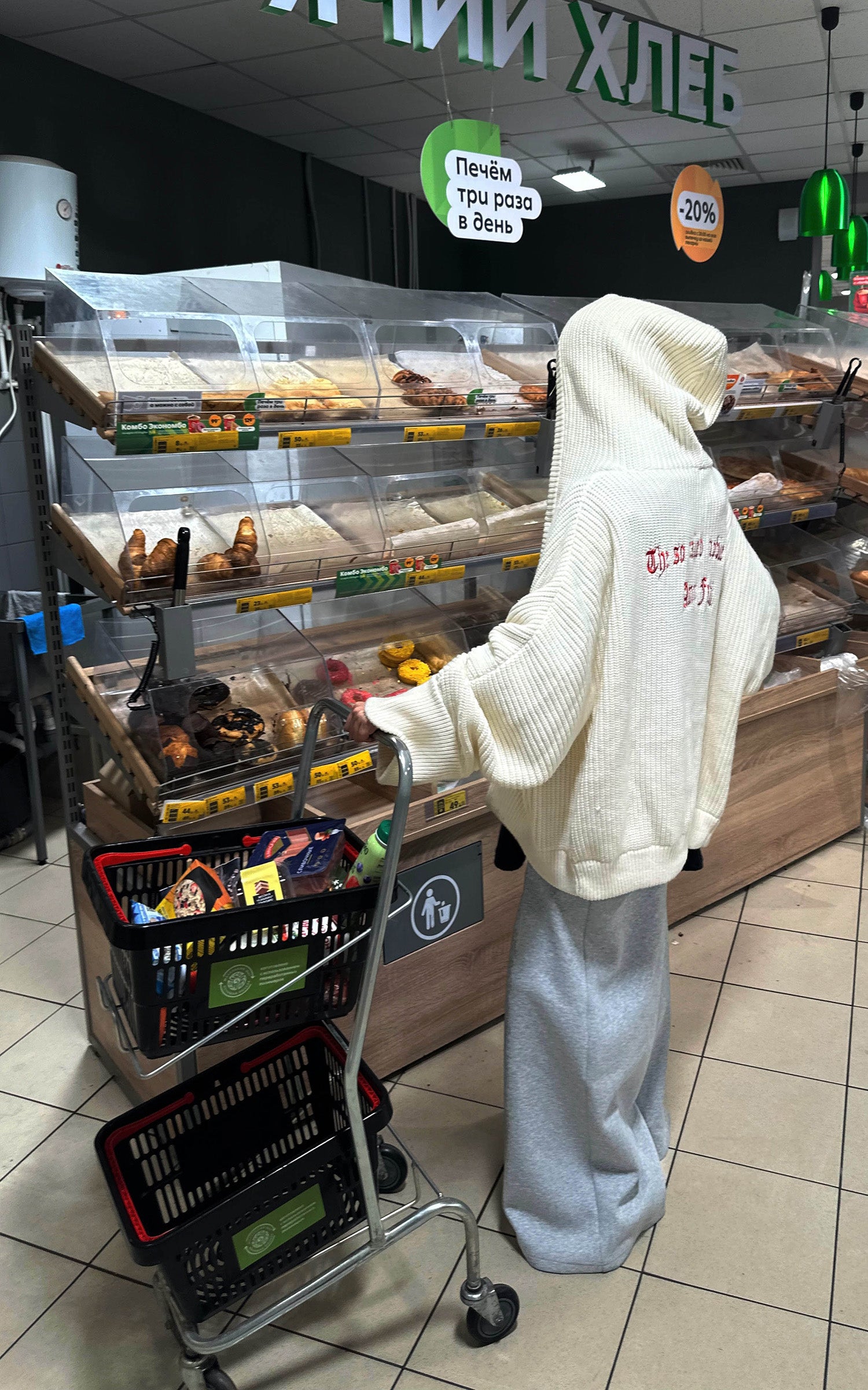 Rase le sol レタードバックディテール付きルーズシルエットニットフーディーカーディガン