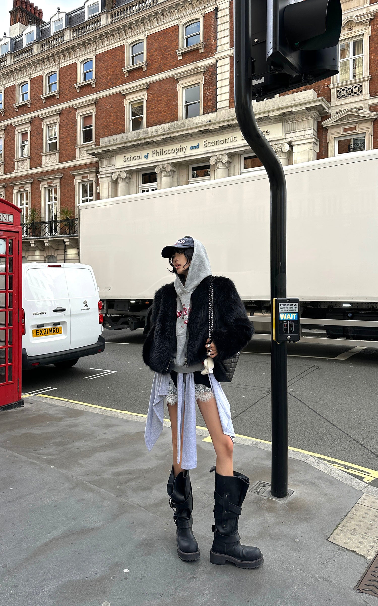 WARDEN EDGE ブラック クロップド フェイクファー ジップジャケット