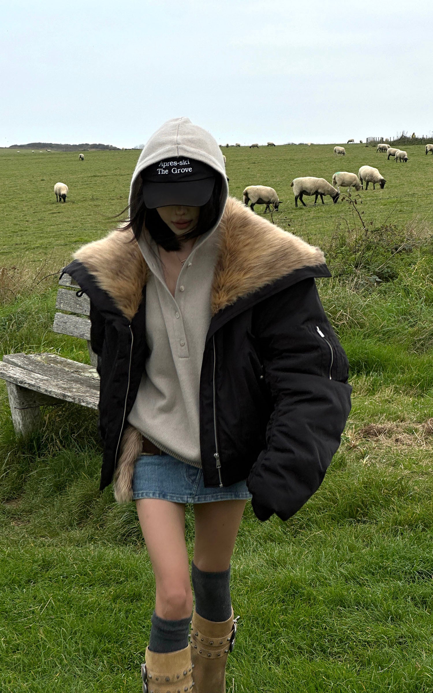 WARDEN EDGE フェイクファー襟のクロップドダウンジャケット