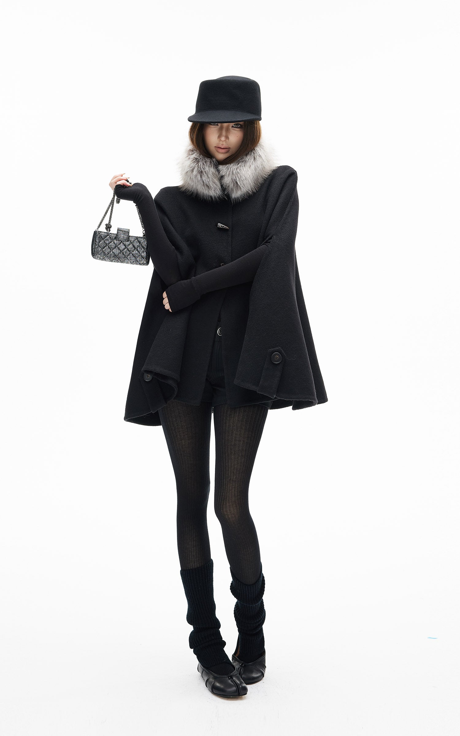 IAMXIAA フェイクファーの襟とトグルボタン付きウールケープコート