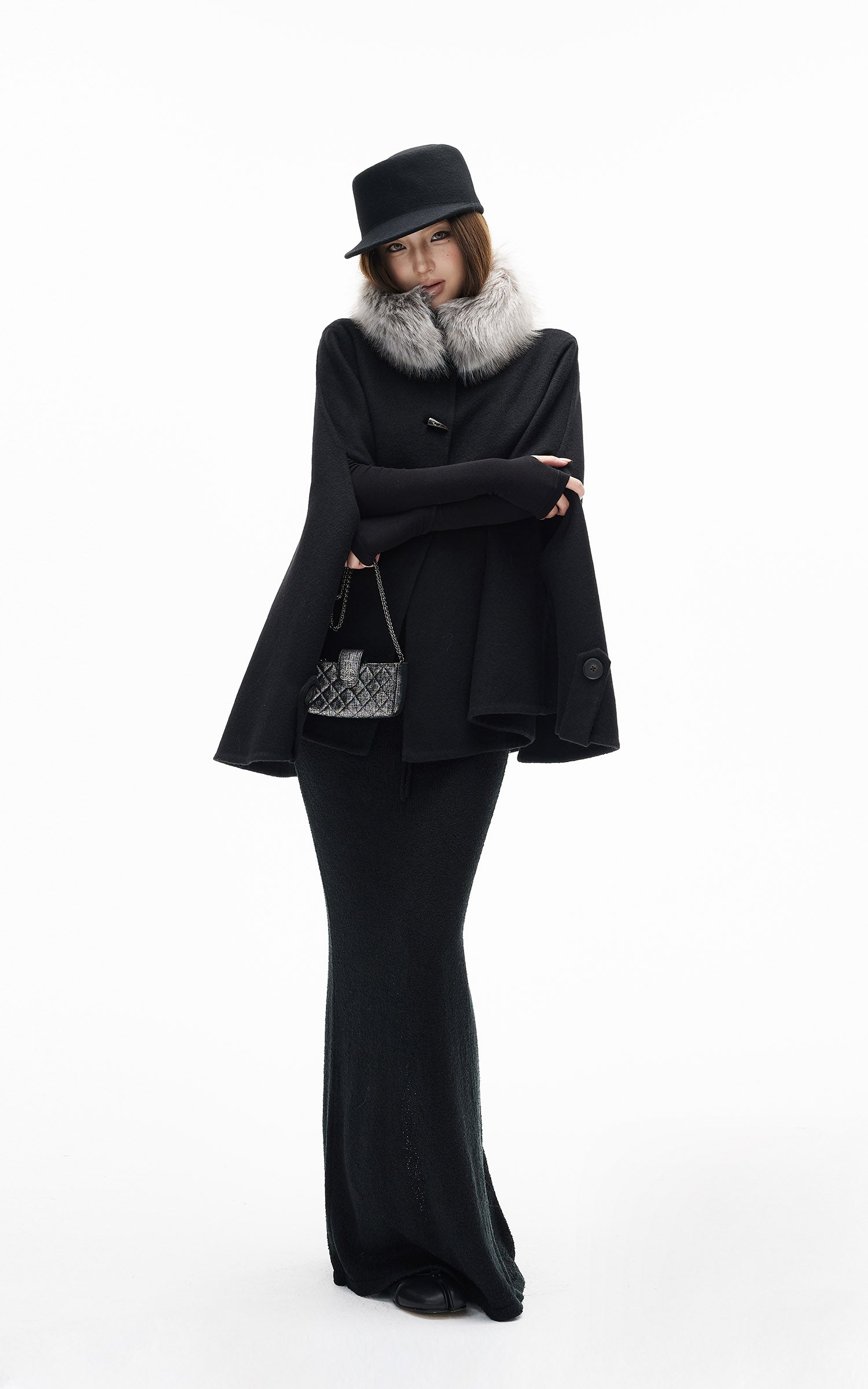 IAMXIAA フェイクファーの襟とトグルボタン付きウールケープコート