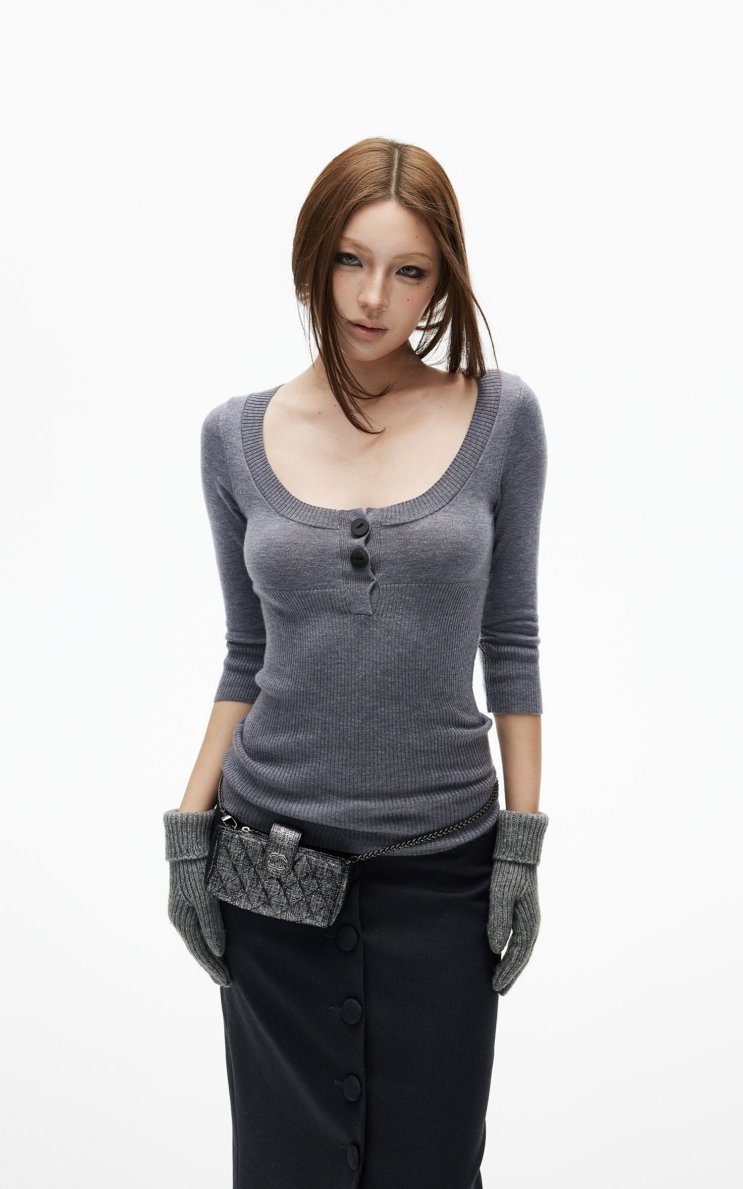 IAMXIAA ボタンディテール付きスcoopネックニットトップ