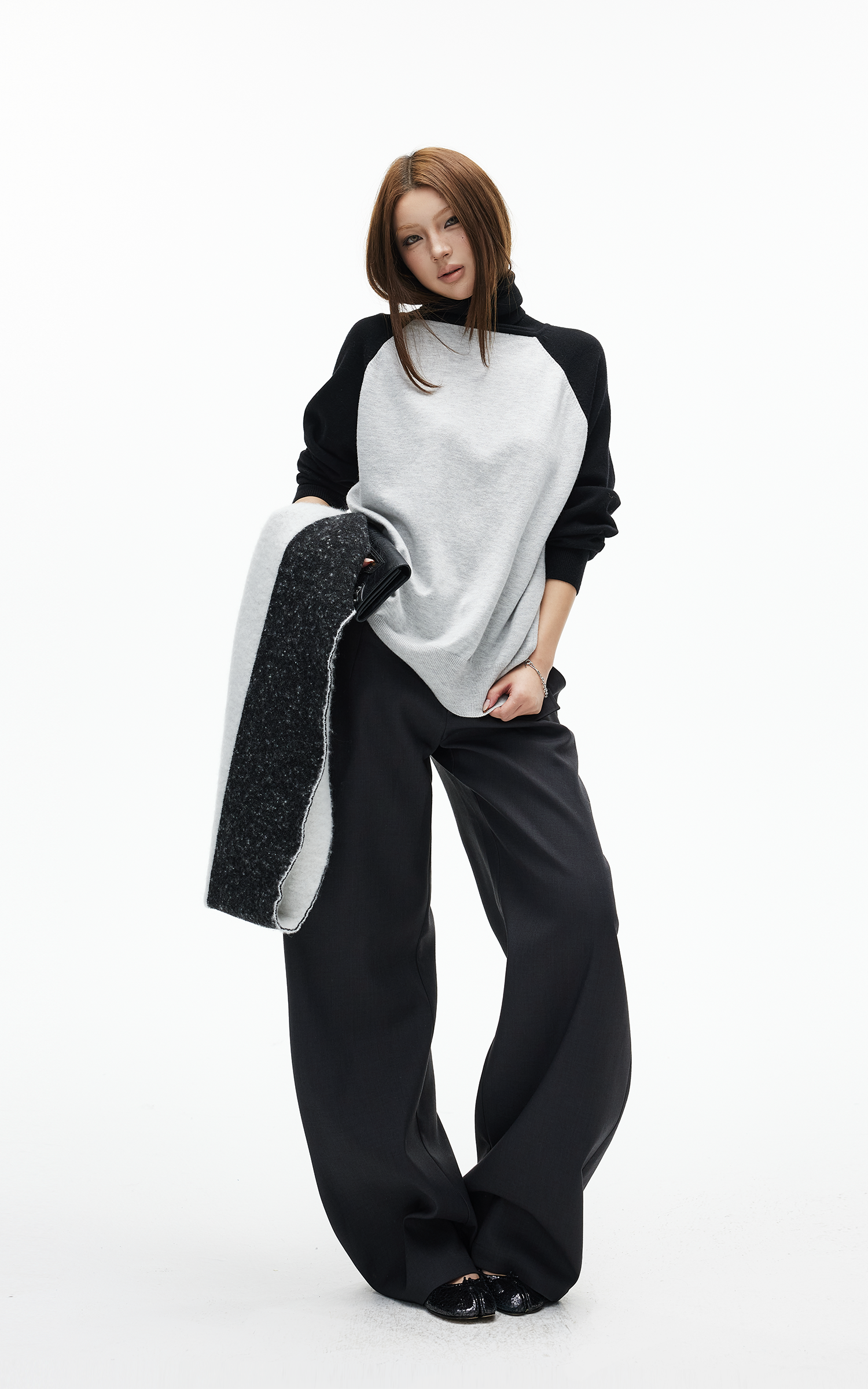 IAMXIAA コントラストニットタートルネックセーター