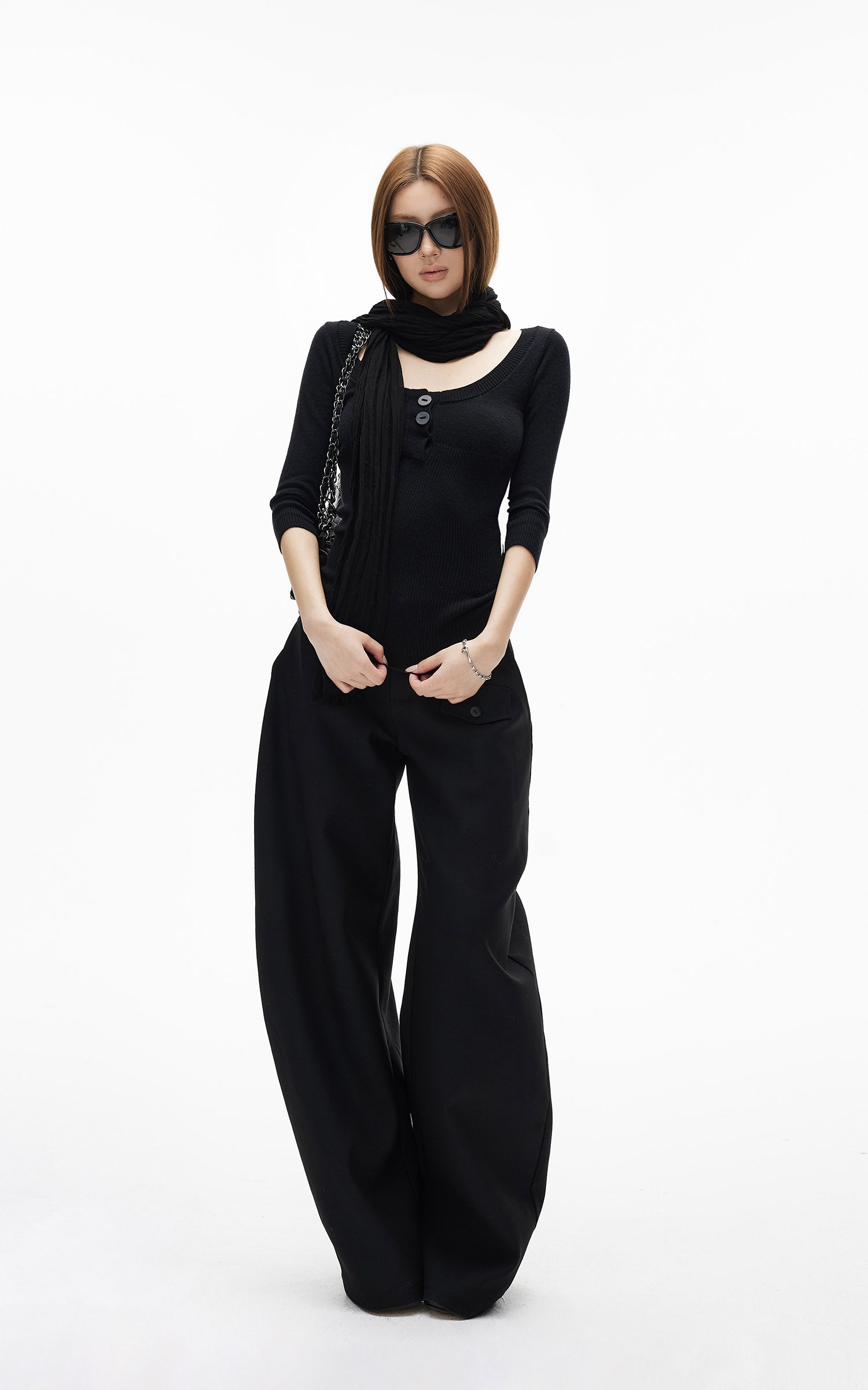 IAMXIAA ボタンディテール付きスcoopネックニットトップ