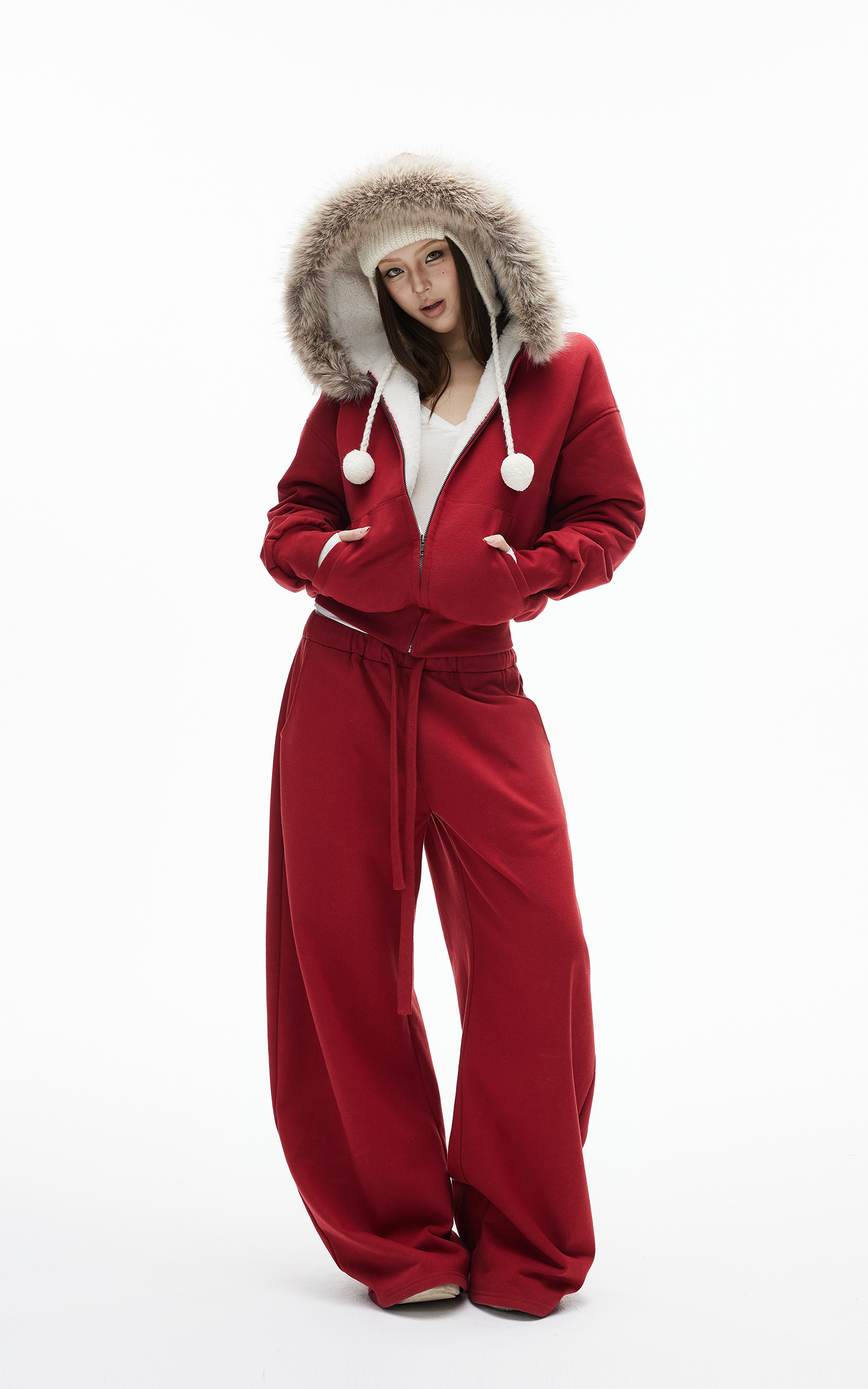 IAMXIAA フェイクファー付きフリースフーディーとワイドレッグスウェットパンツセット