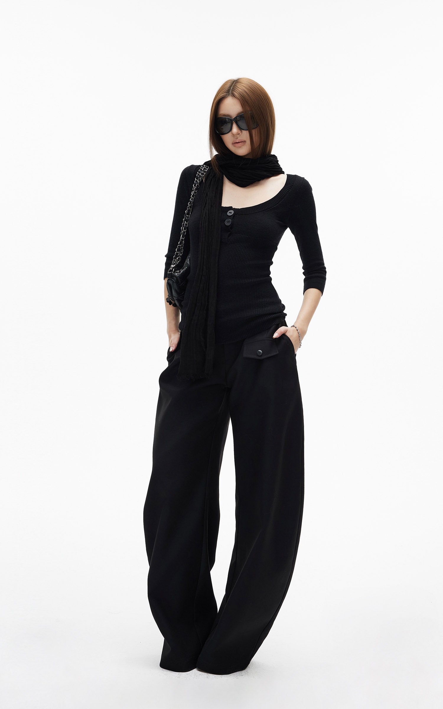 IAMXIAA ボタンディテール付きスcoopネックニットトップ